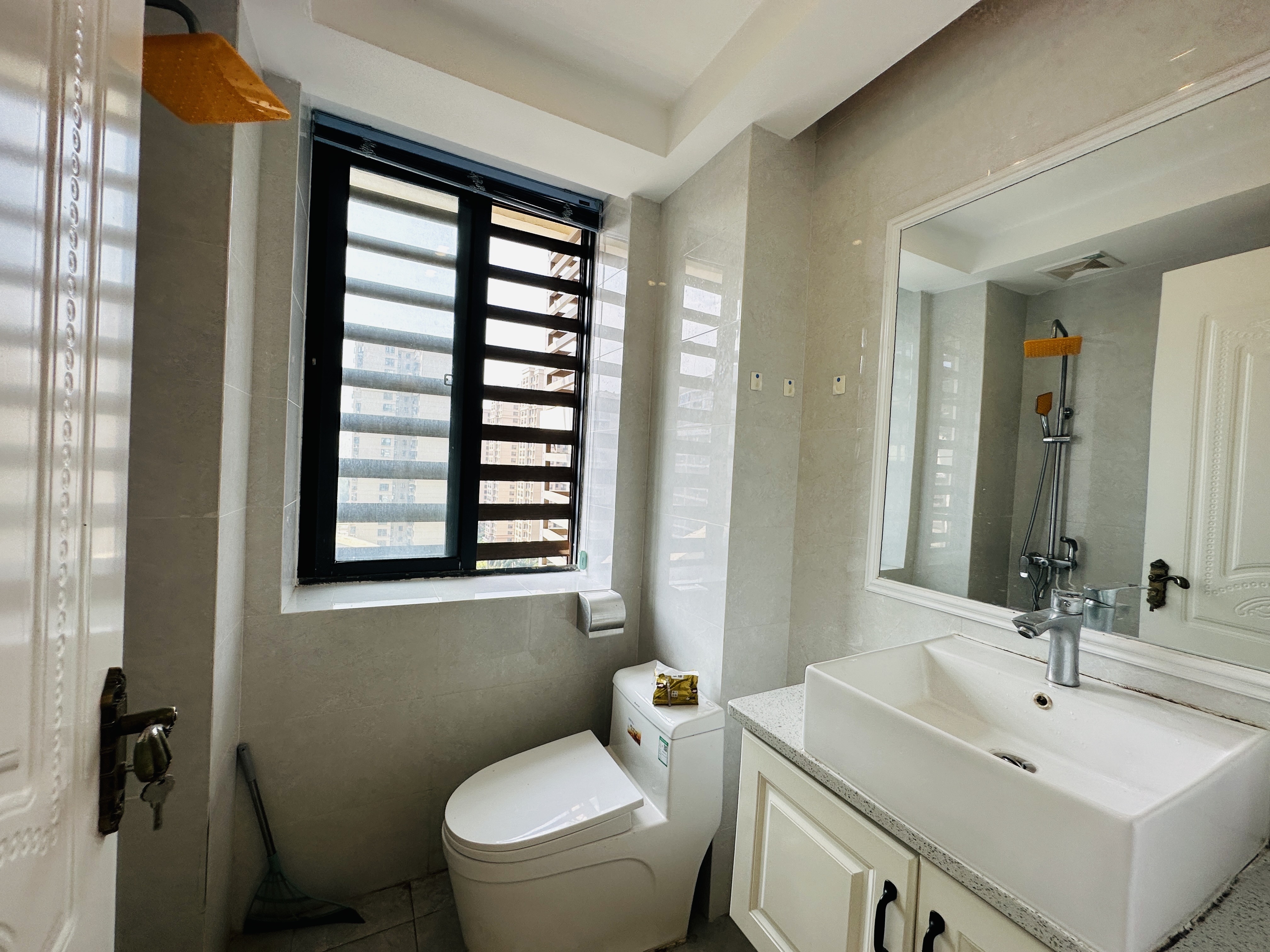 远大购物广场 2室1厅1卫 76.0万 远大购物广场 2室1厅1卫 76.0万客厅