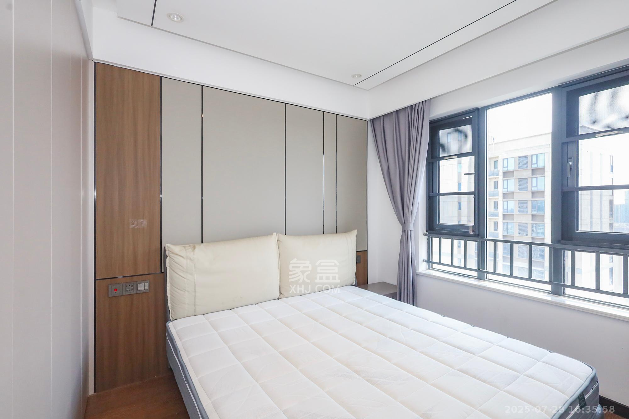 卓越中寰 3室2厅2卫 176.0万 卓越中寰 3室2厅2卫 176.0万卧室