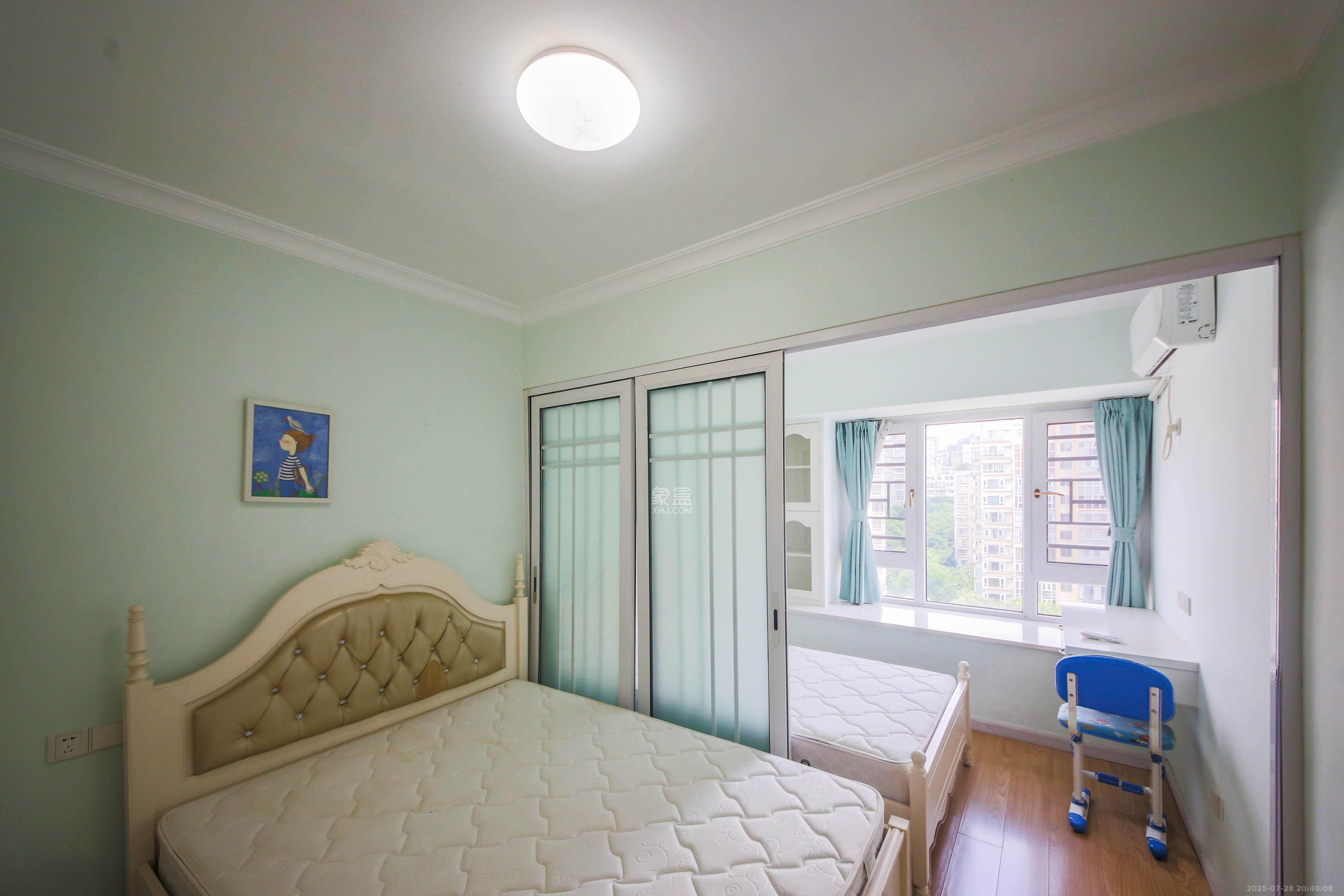 富瑞星座  3室2厅1卫    100.0万卧室