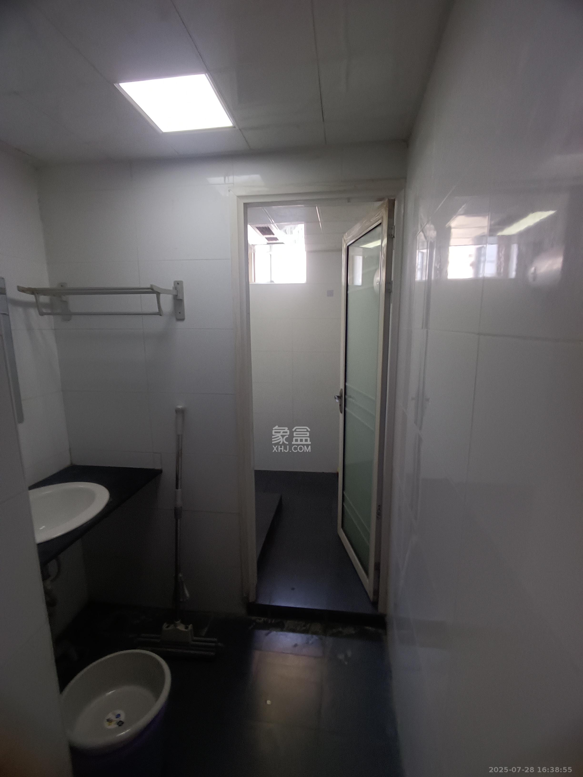 韭菜园商住楼 4室1厅2卫 3800.0元/月 韭菜园商住楼 4室1厅2卫 3800.0元/月室内图