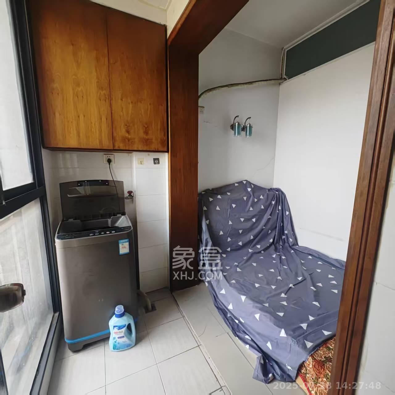 城市森林  1室1厅1卫    2000.0元/月 城市森林  1室1厅1卫    2000.0元/月