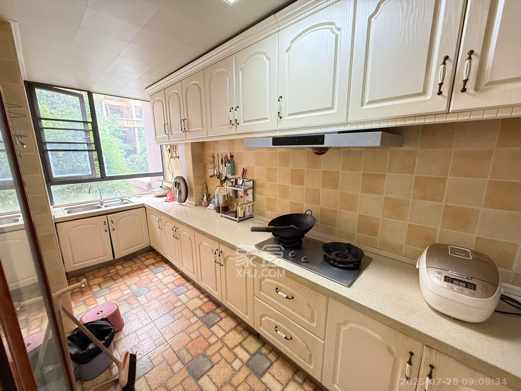 怡海星城 3室2厅2卫 2100.0元/月 怡海星城 3室2厅2卫 2100.0元/月室内图