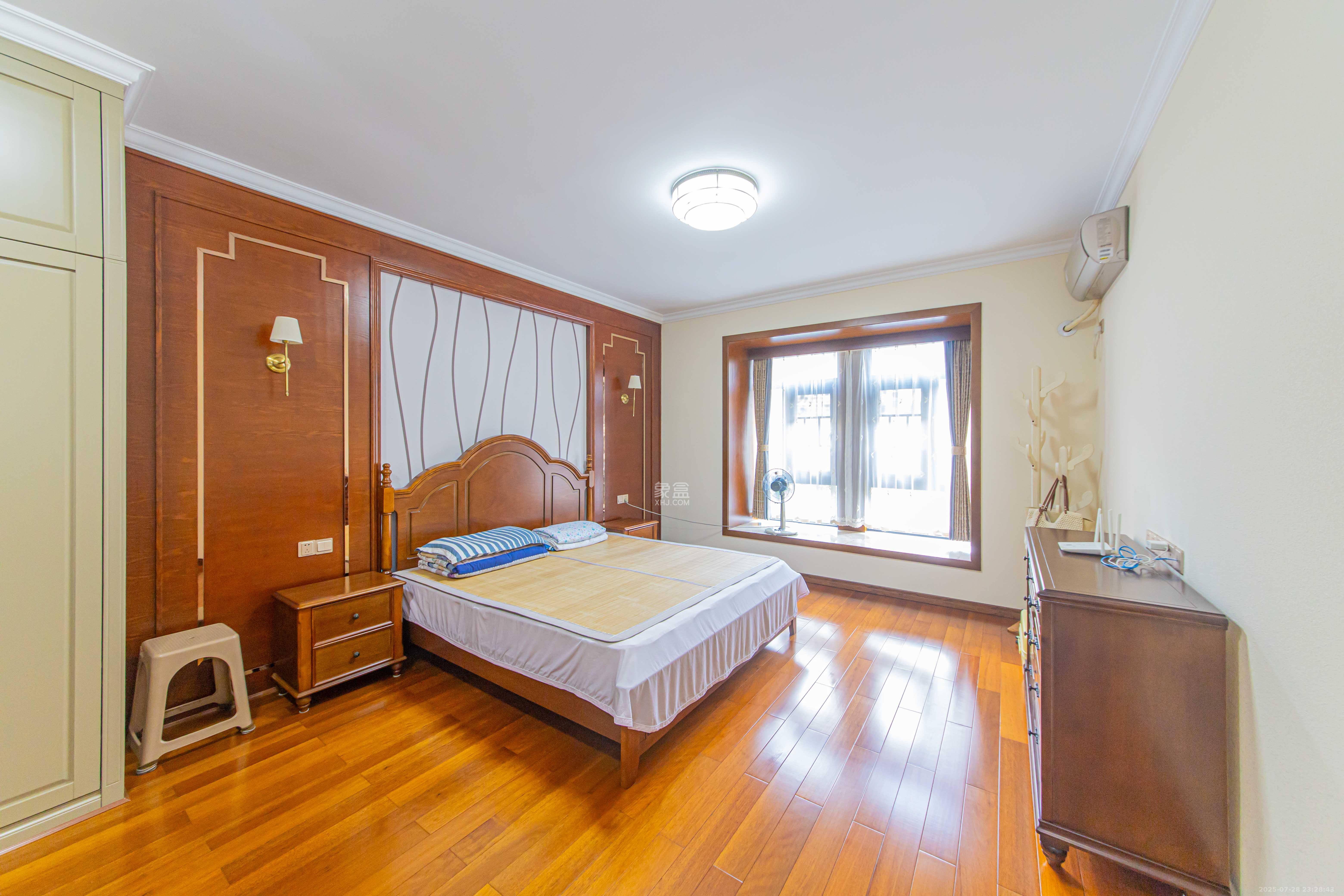 鑫远尚玺苑 5室2厅2卫 388.0万 鑫远尚玺苑 5室2厅2卫 388.0万卧室