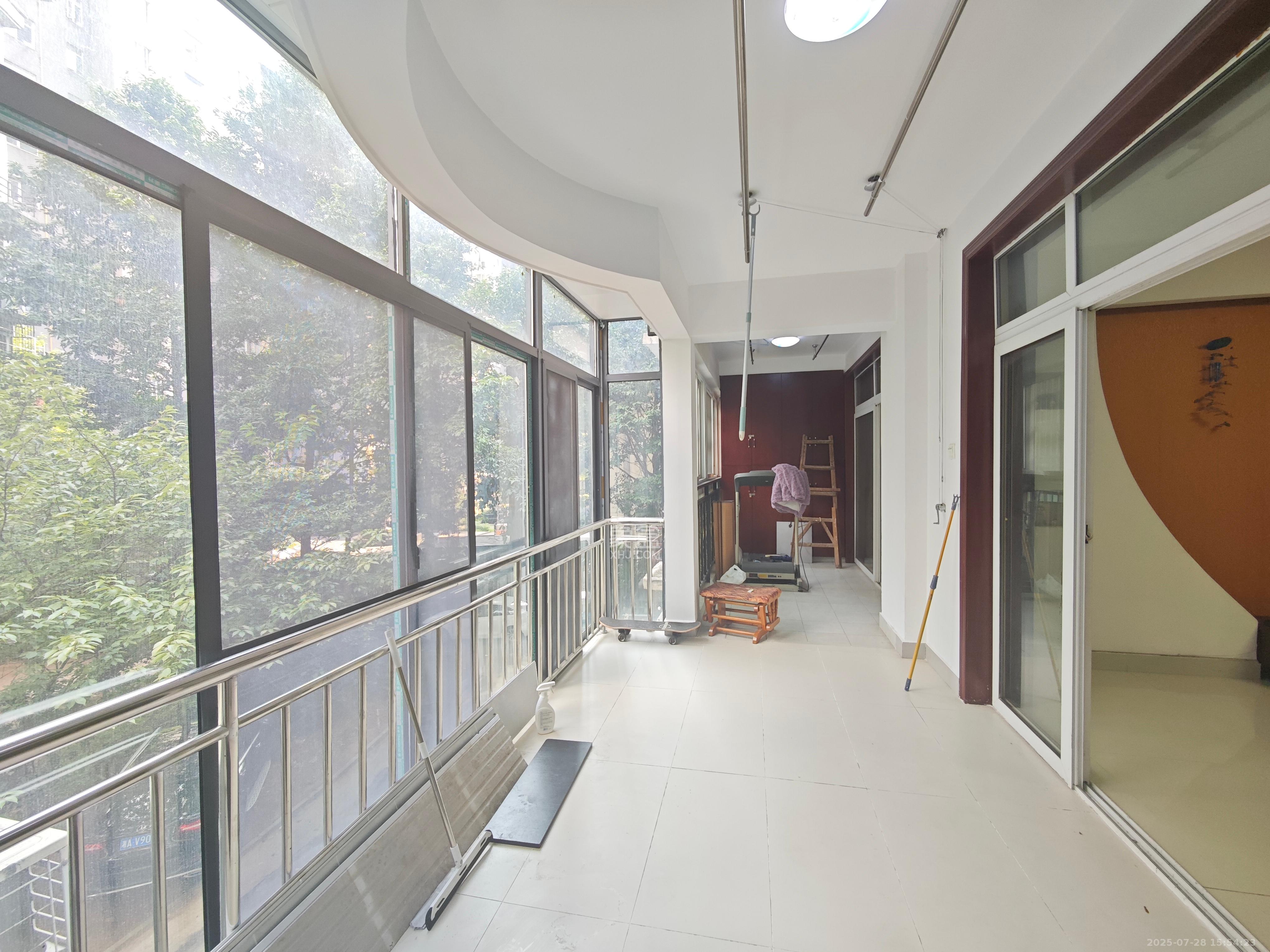 华银南苑 3室2厅2卫 1900.0元/月 华银南苑 3室2厅2卫 1900.0元/月室内图