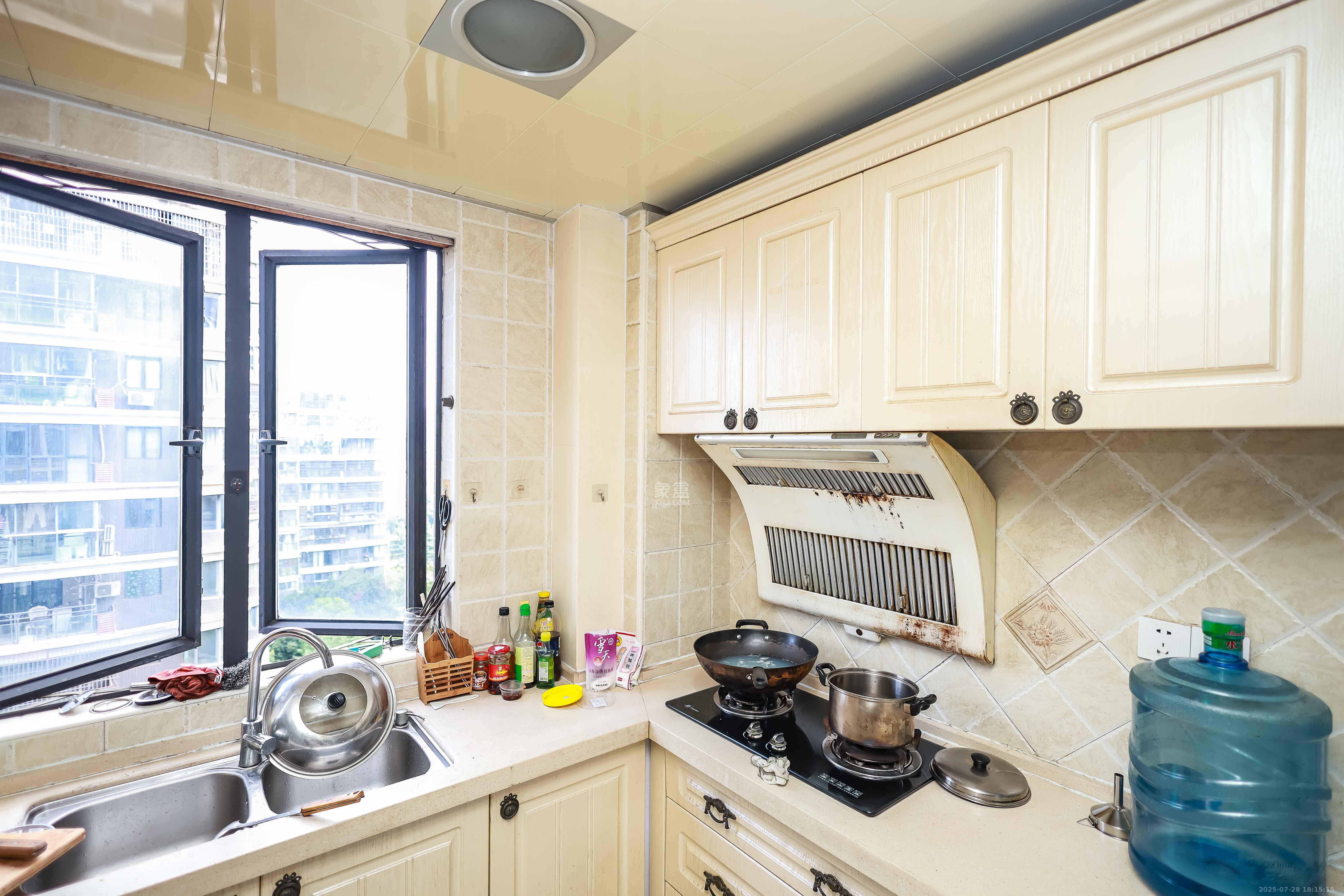 西城龙庭 3室2厅2卫 88.0万 西城龙庭 3室2厅2卫 88.0万厨房