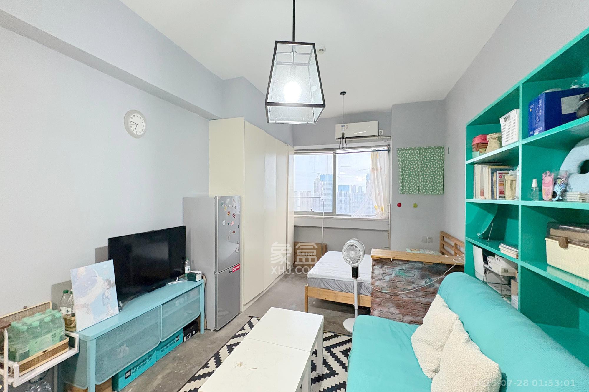 东宸19公馆 1室1厅1卫 35.0万 东宸19公馆 1室1厅1卫 35.0万客厅