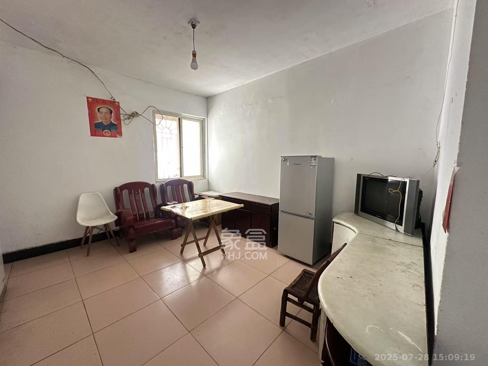 德政园  2室2厅1卫    1300.0元/月室内图