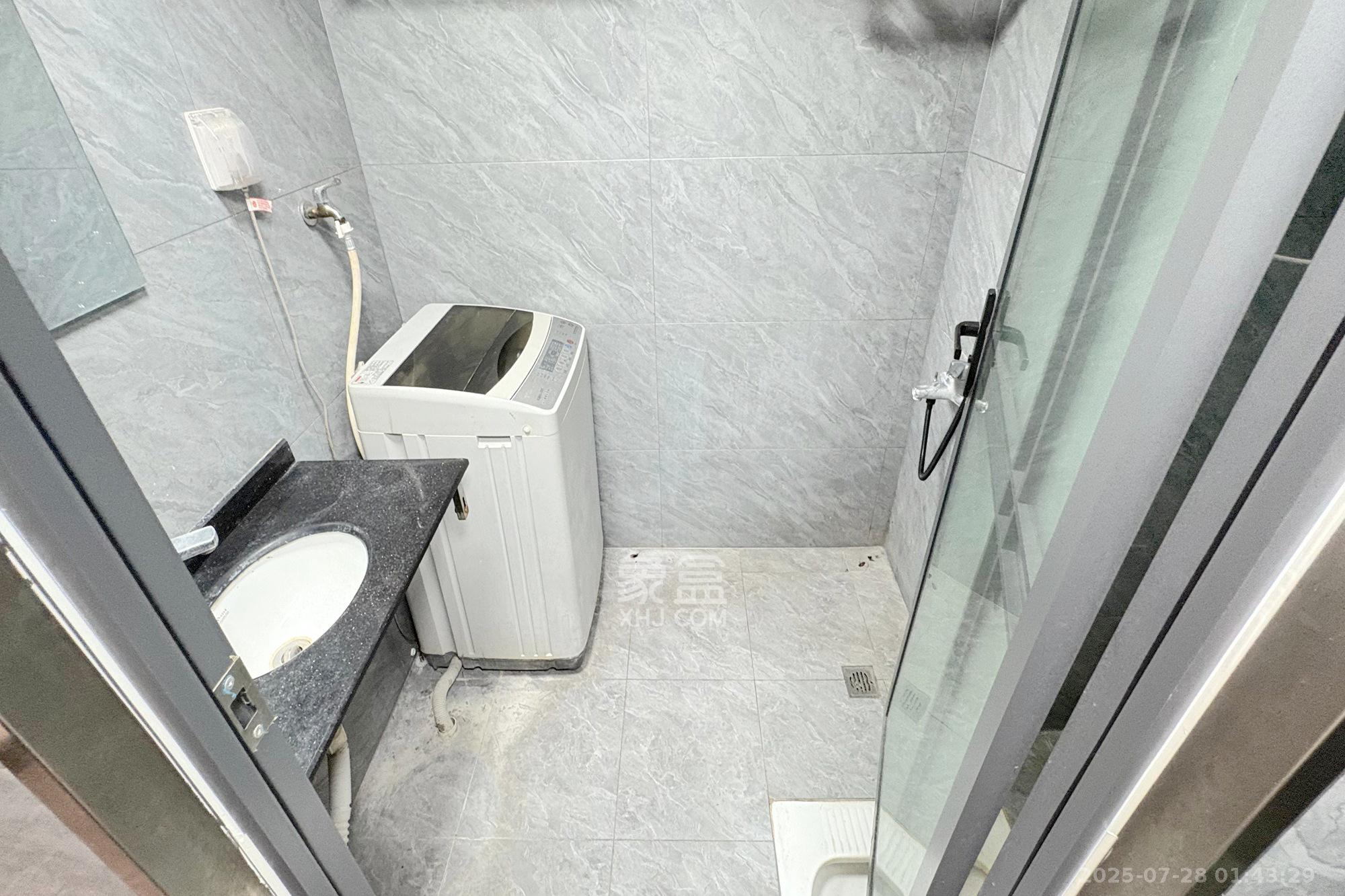 西罗亚大厦  1室1厅1卫    34.0万卫生间