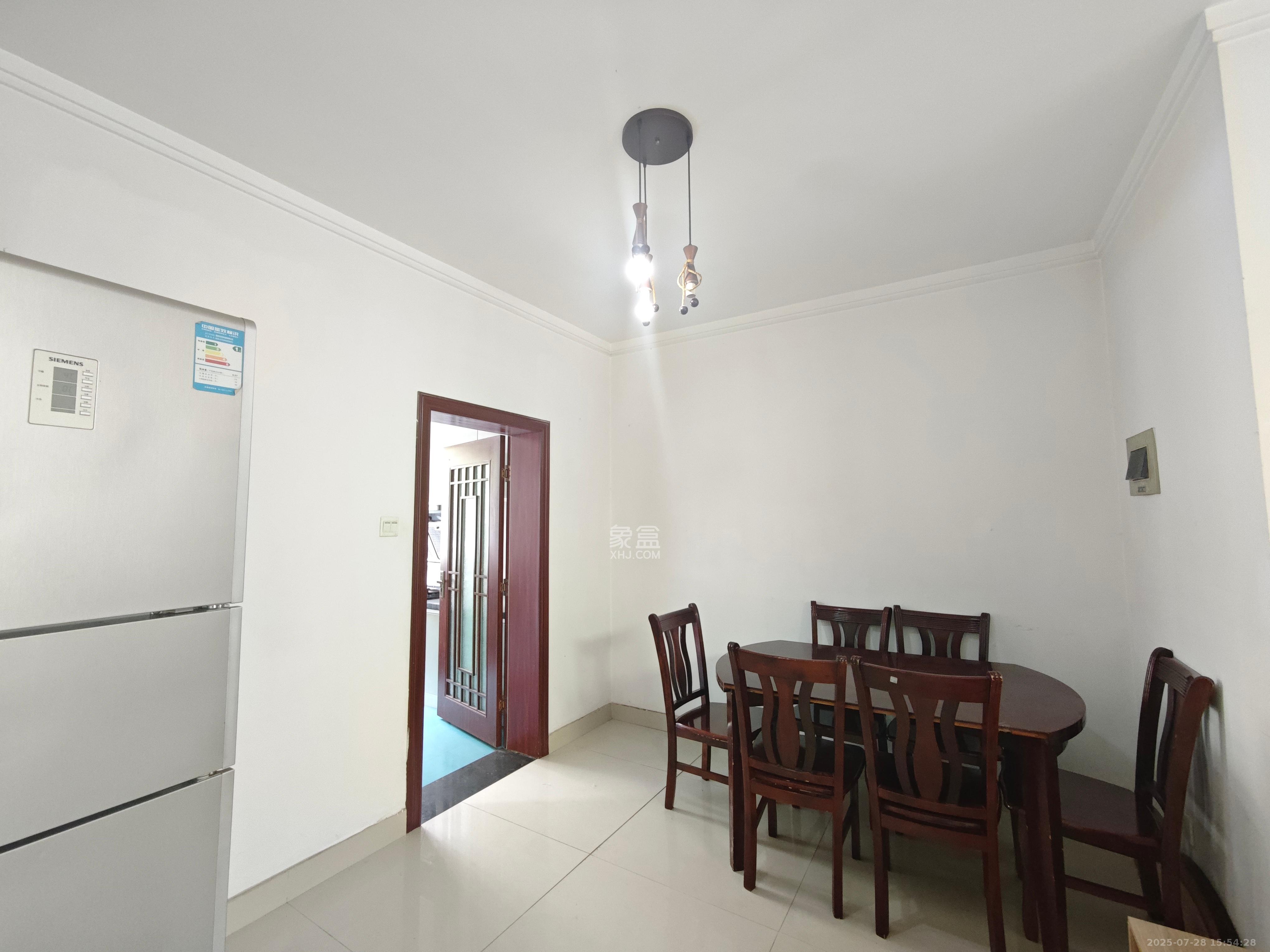 华银南苑 3室2厅2卫 1900.0元/月 华银南苑 3室2厅2卫 1900.0元/月室内图