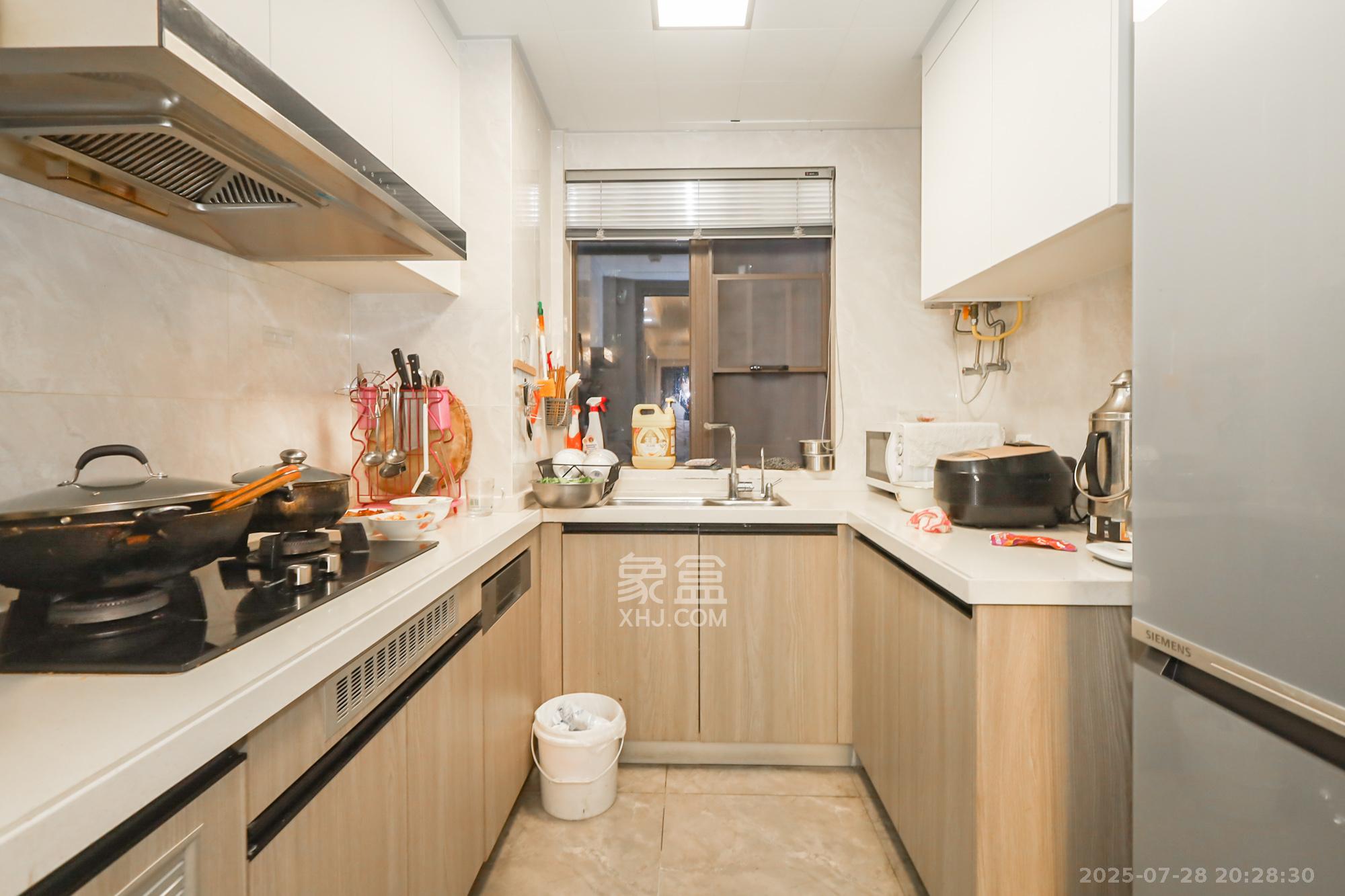 越秀悦湖台 4室2厅2卫 228.0万 越秀悦湖台 4室2厅2卫 228.0万厨房