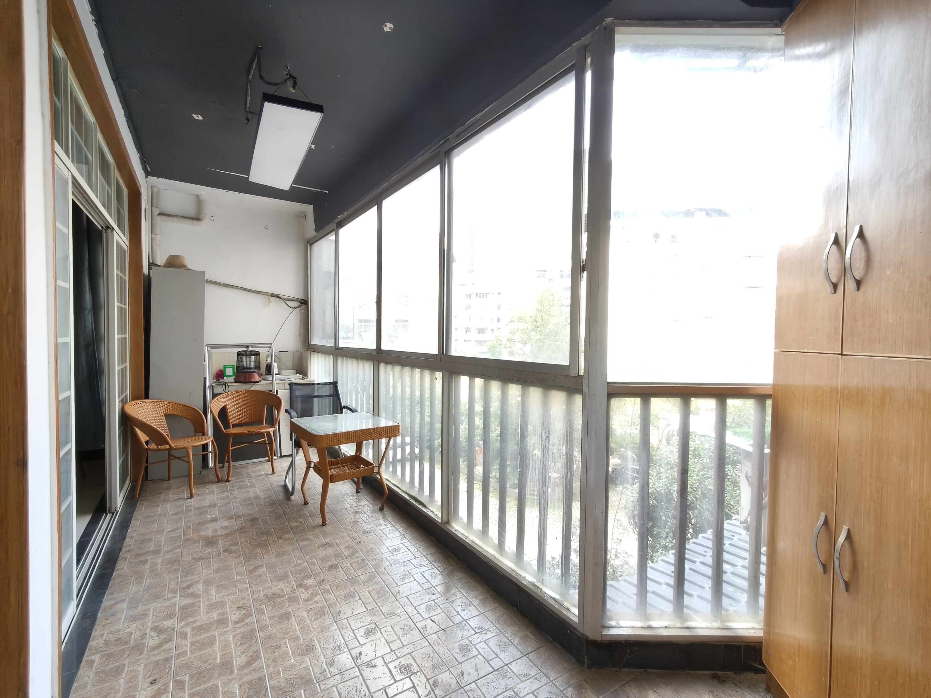 紫薇苑  4室2厅2卫    77.0万客厅