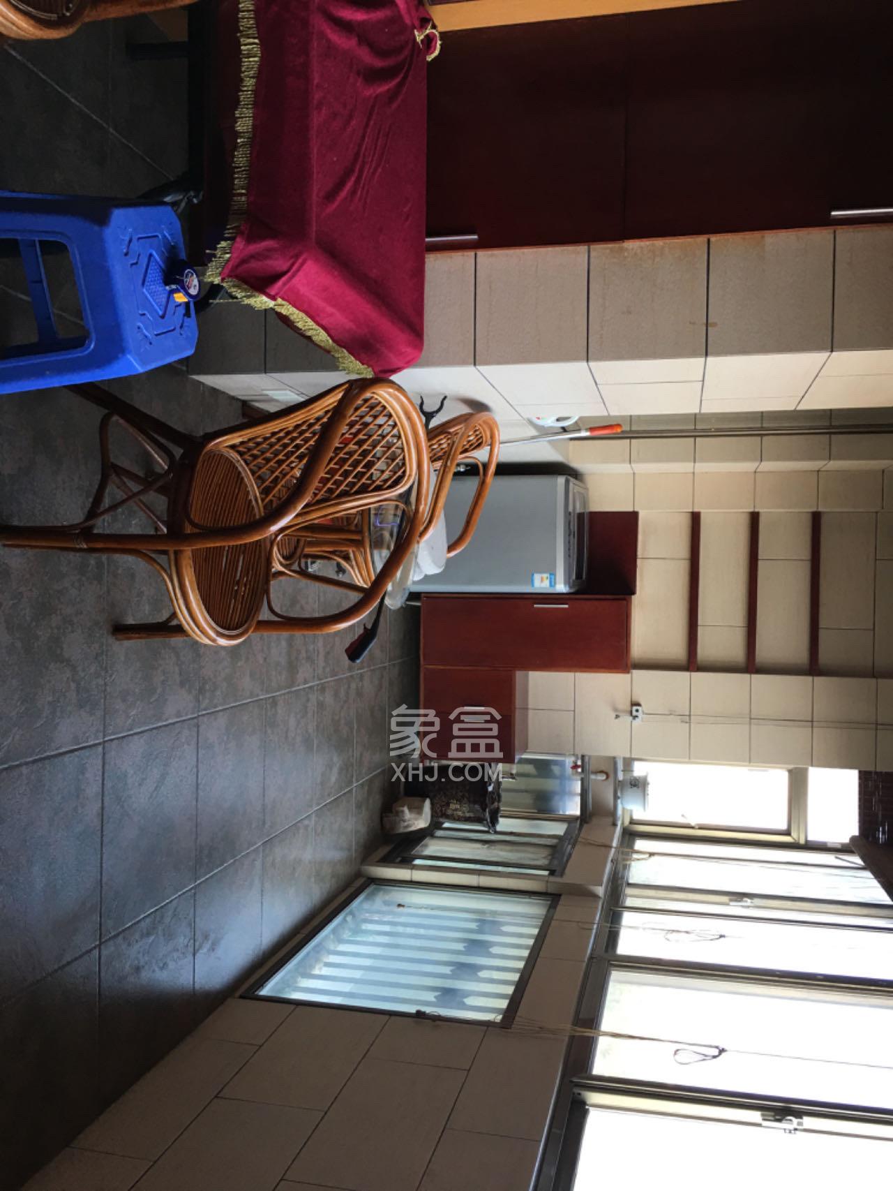 芙蓉公寓  4室2厅2卫    2600.0元/月室内图