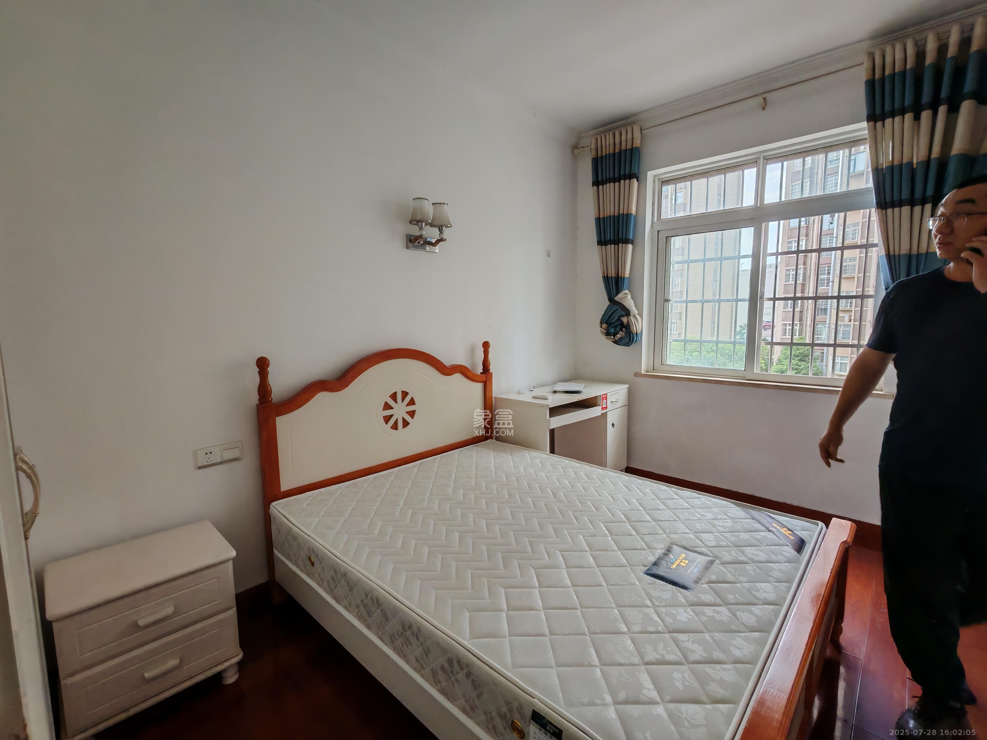 洋湖景园 3室1厅2卫 2800.0元/月 洋湖景园 3室1厅2卫 2800.0元/月室内图