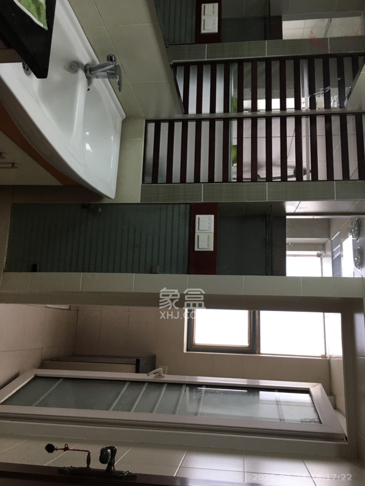 芙蓉公寓  4室2厅2卫    2600.0元/月室内图