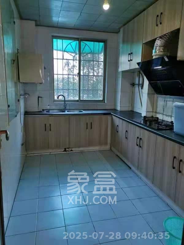 南明苑西区 3室2厅1卫 2400.0元/月 南明苑西区 3室2厅1卫 2400.0元/月室内图