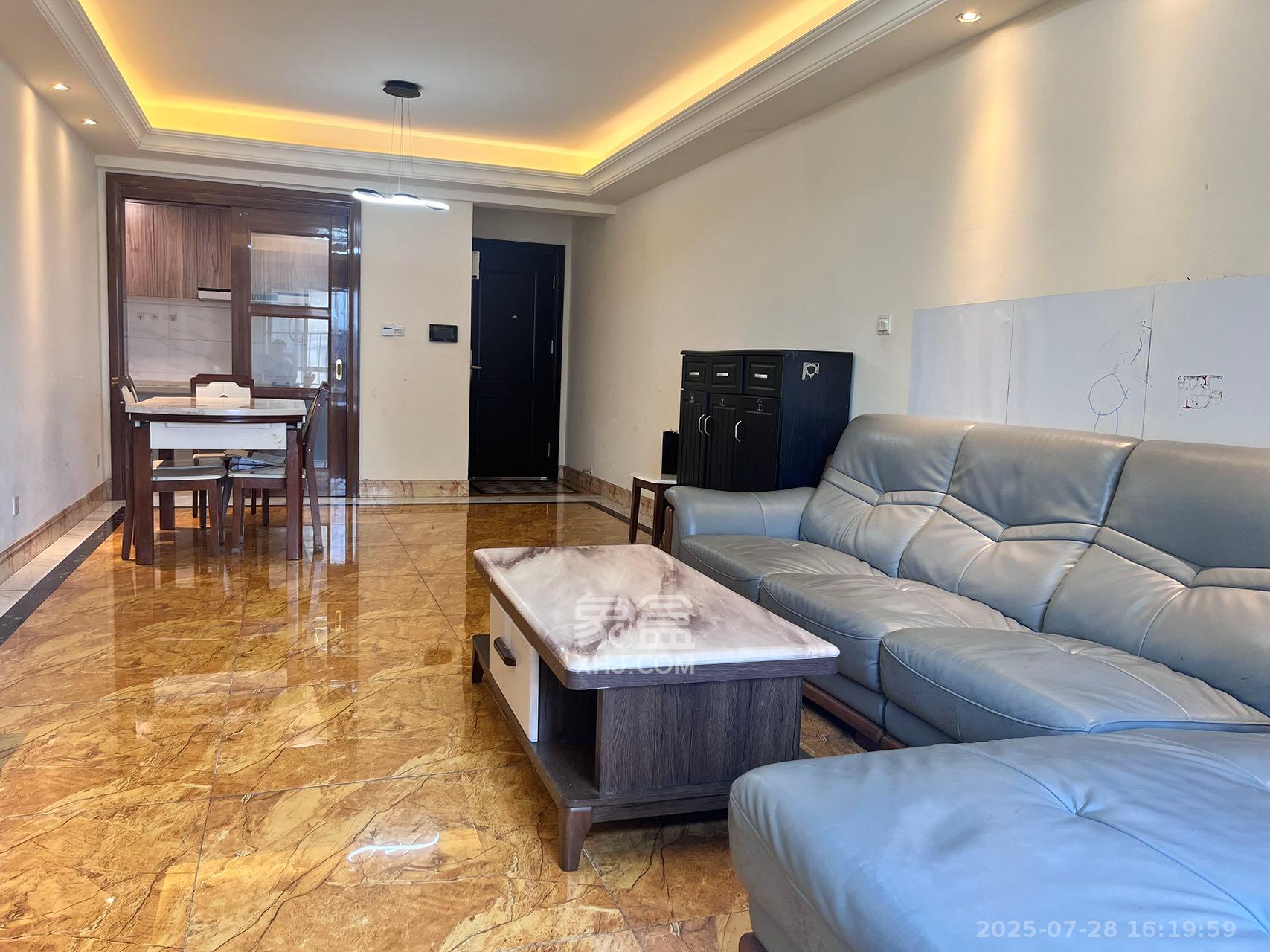 碧桂园南城首府(东宸林海) 3室2厅2卫 2350.0元/月 碧桂园南城首府(东宸林海) 3室2厅2卫 2350.0元/月户型图