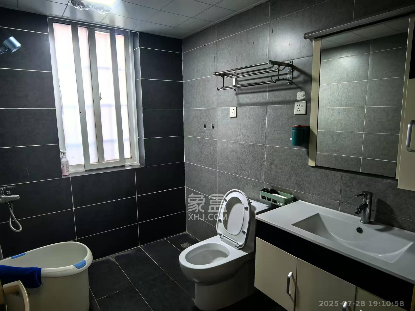 望麓锦园 3室2厅1卫 2450.0元/月 望麓锦园 3室2厅1卫 2450.0元/月室内图