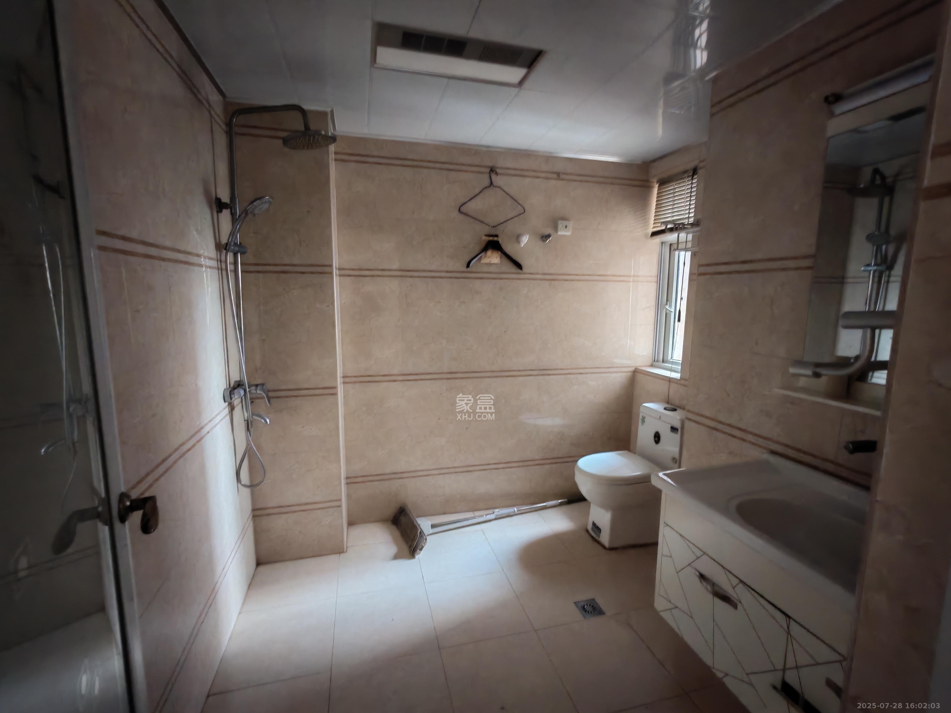 洋湖景园  3室1厅2卫    2800.0元/月室内图