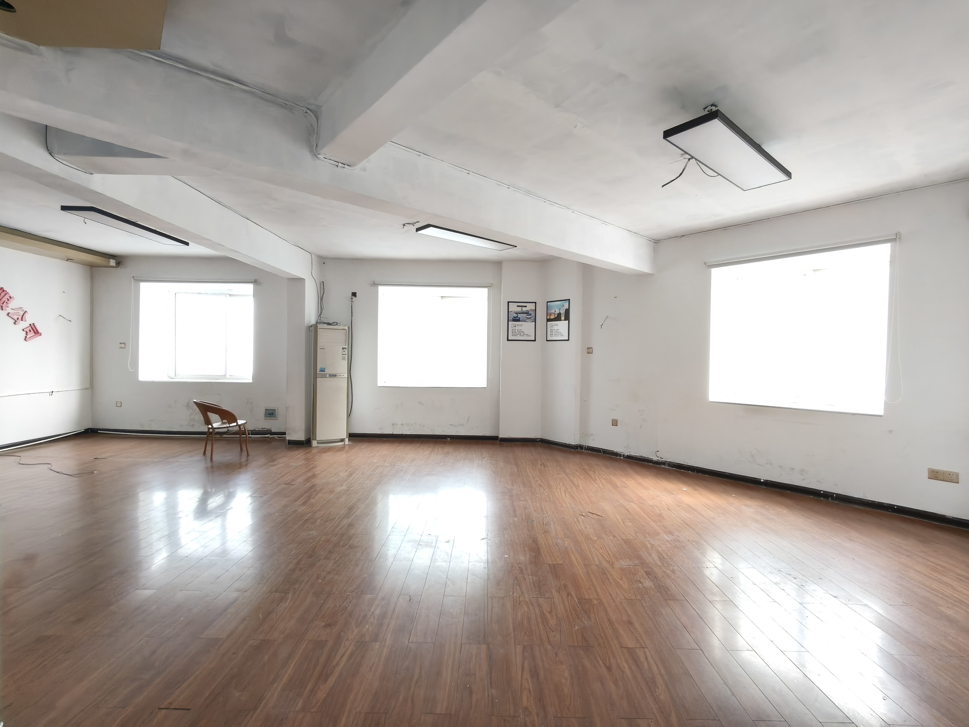 紫薇苑  4室2厅2卫    77.0万客厅