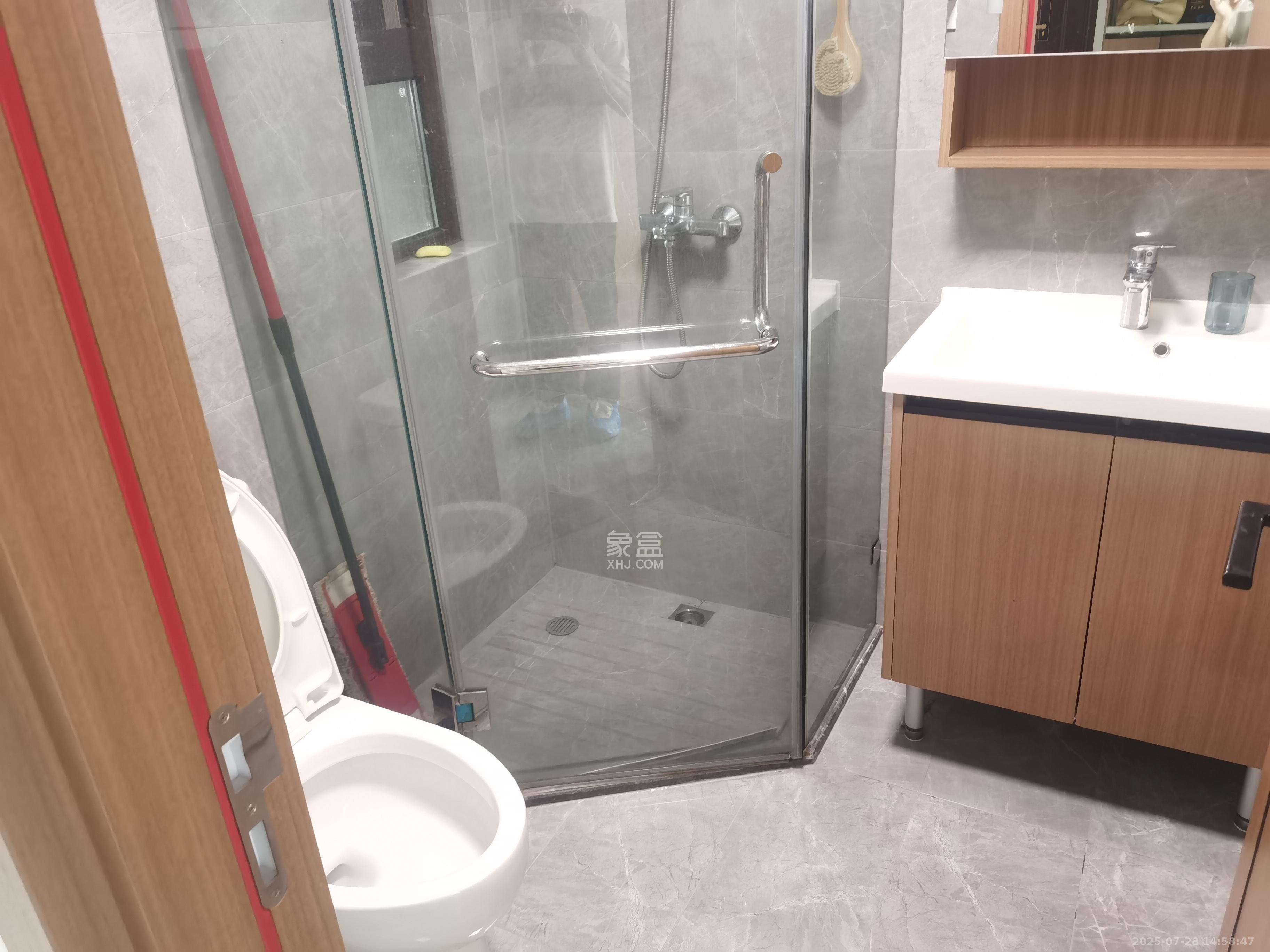 卓越江岸  4室2厅2卫    3300.0元/月室内图
