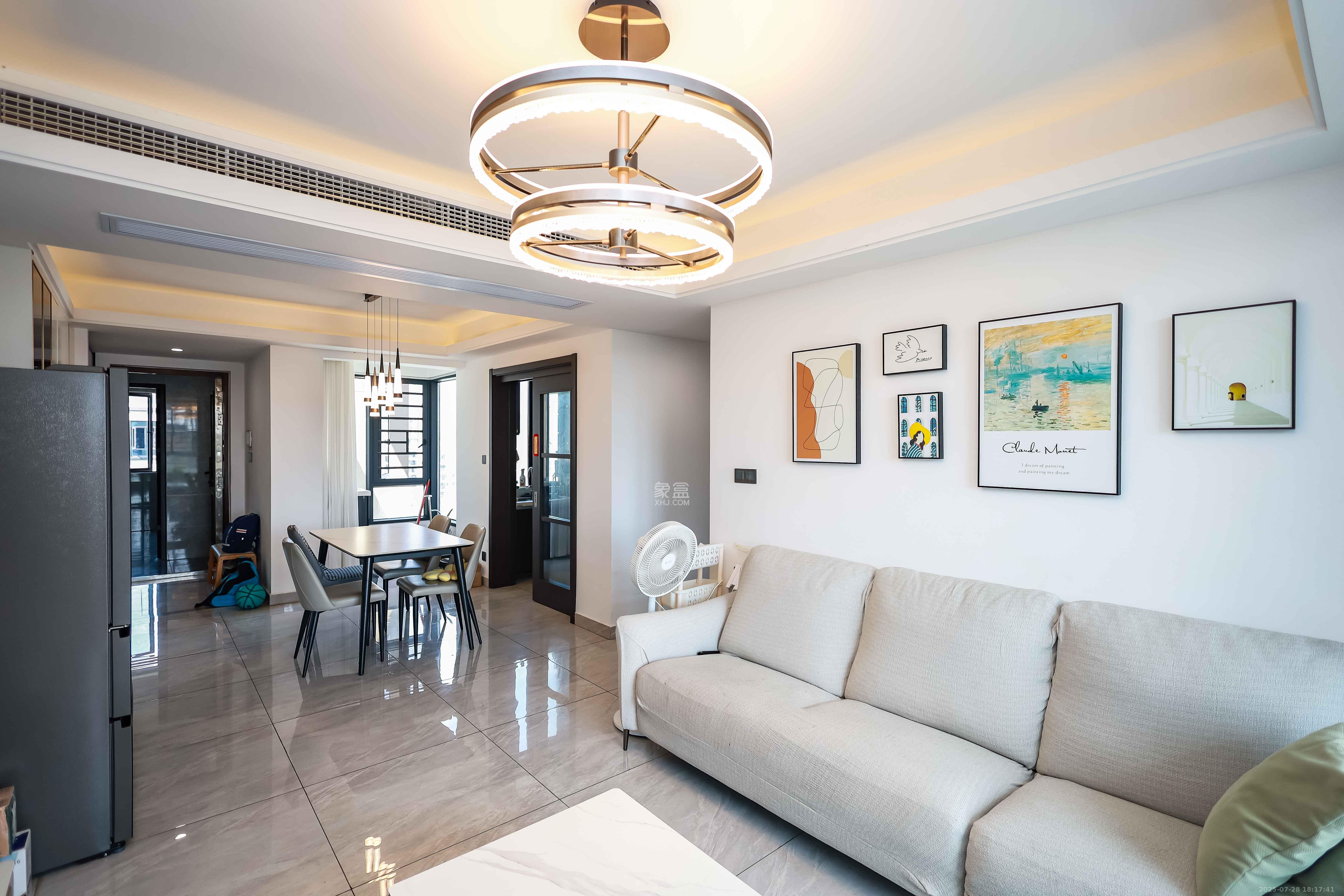 长沙美的麓府 4室2厅2卫 118.0万 长沙美的麓府 4室2厅2卫 118.0万客厅