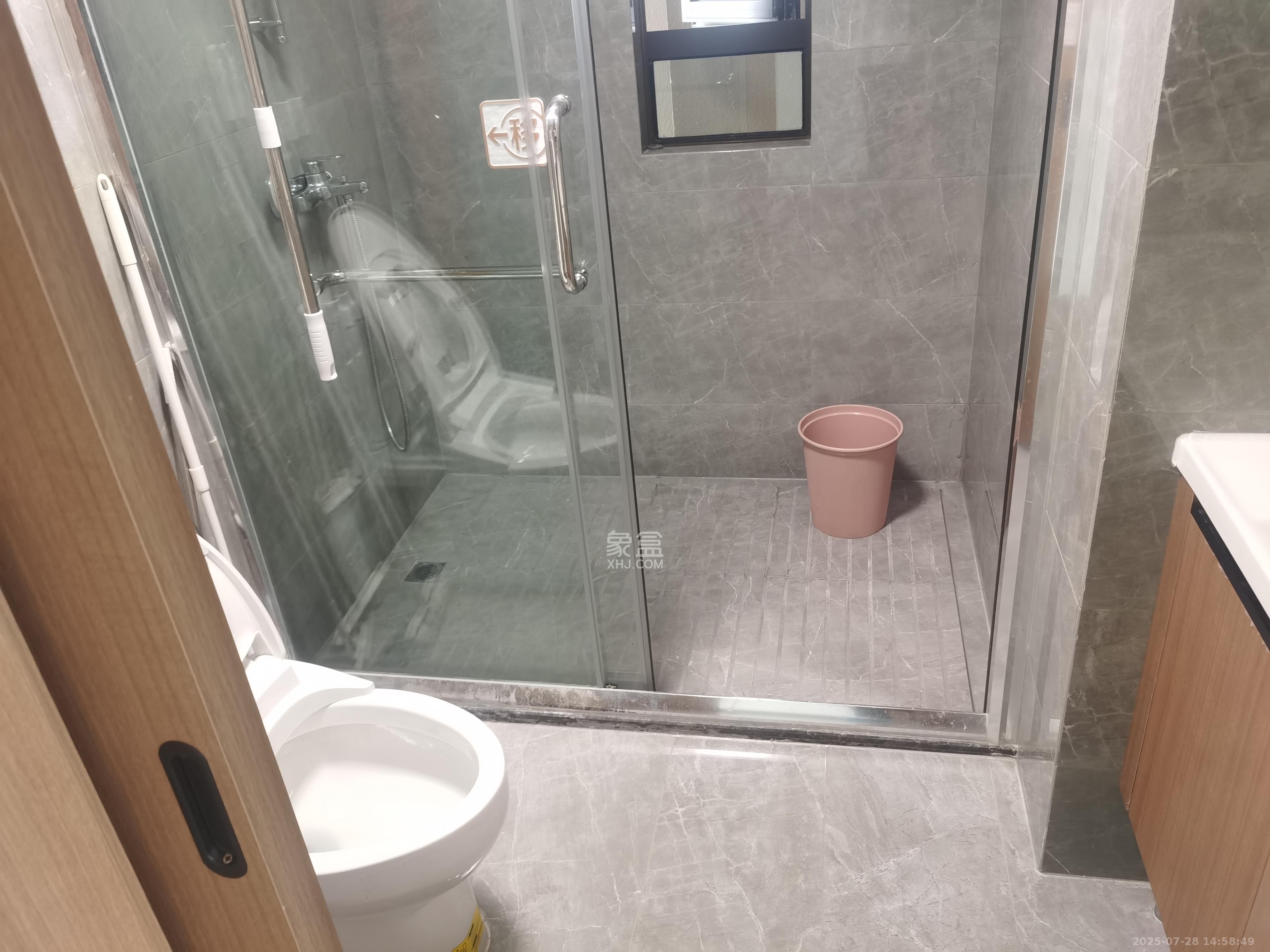 卓越江岸  4室2厅2卫    3300.0元/月室内图