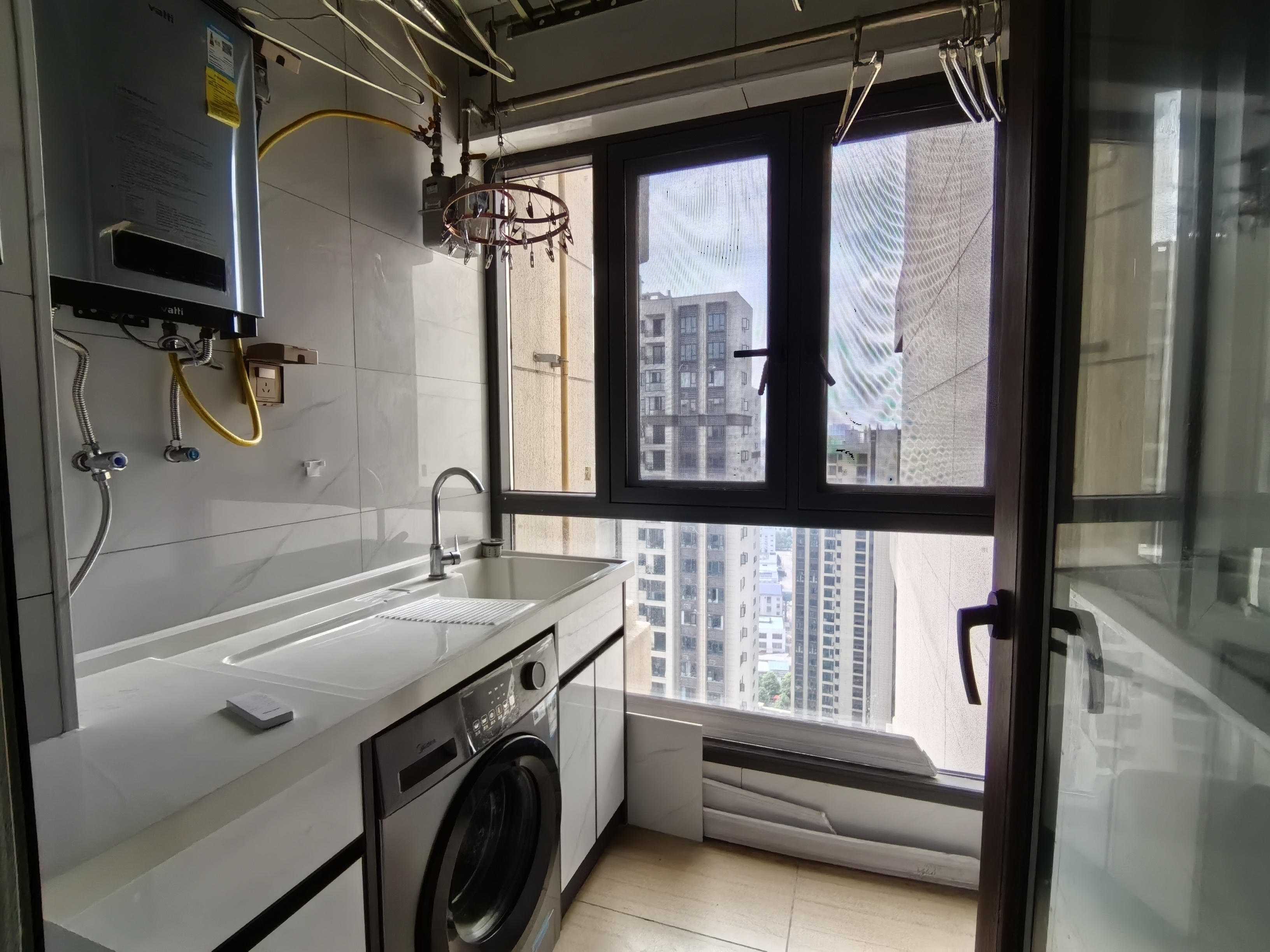 东城首府 3室2厅1卫 2000.0元/月 东城首府 3室2厅1卫 2000.0元/月室内图