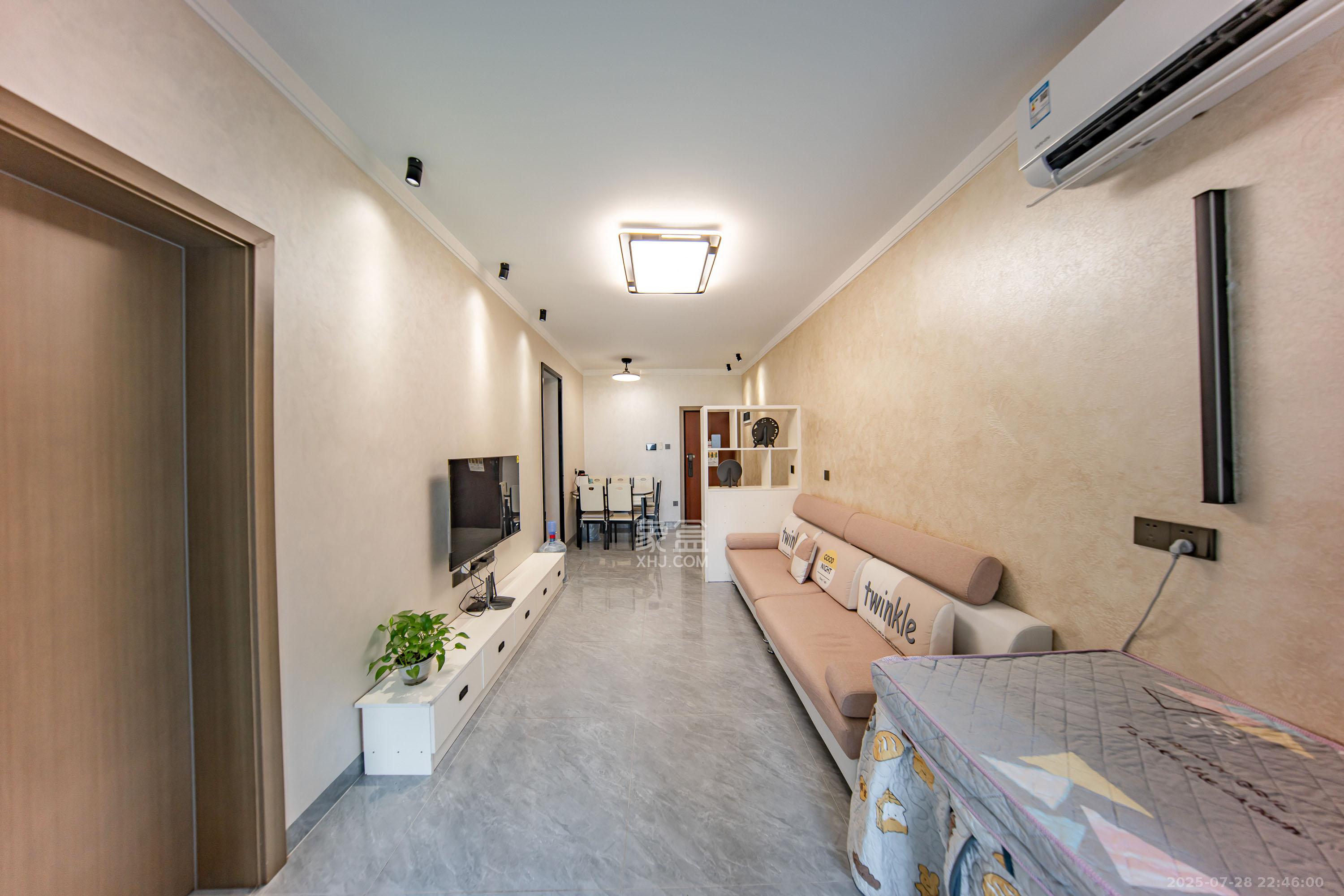 蔷薇国际 2室1厅1卫 49.8万 蔷薇国际 2室1厅1卫 49.8万客厅