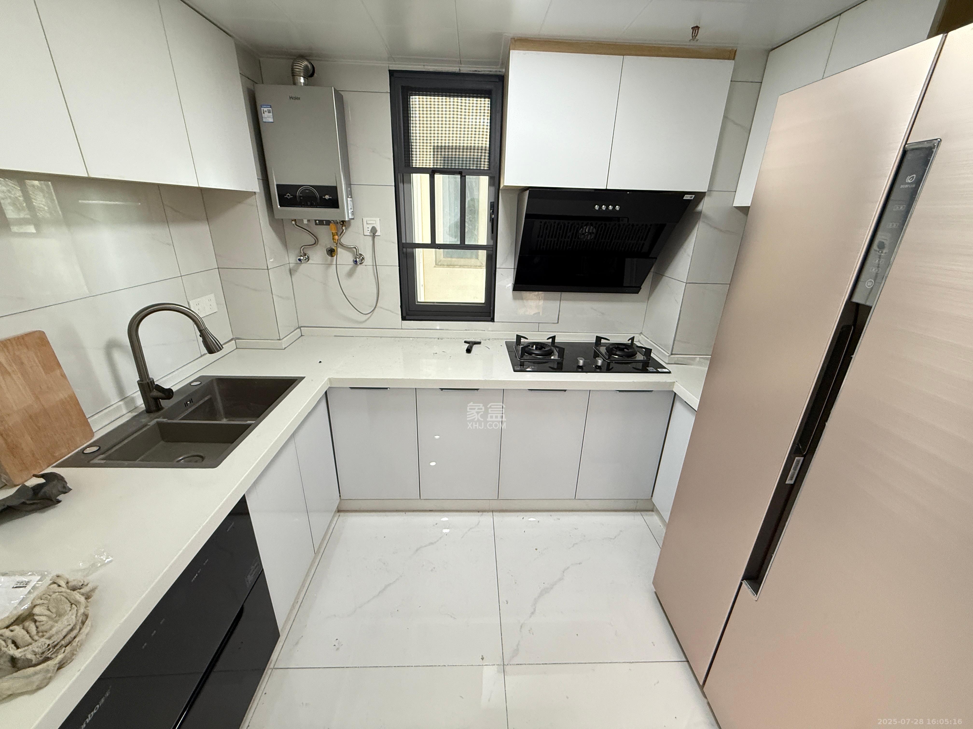 紫鑫中央广场(高铁新城) 3室2厅1卫 2500.0元/月 紫鑫中央广场(高铁新城) 3室2厅1卫 2500.0元/月室内图