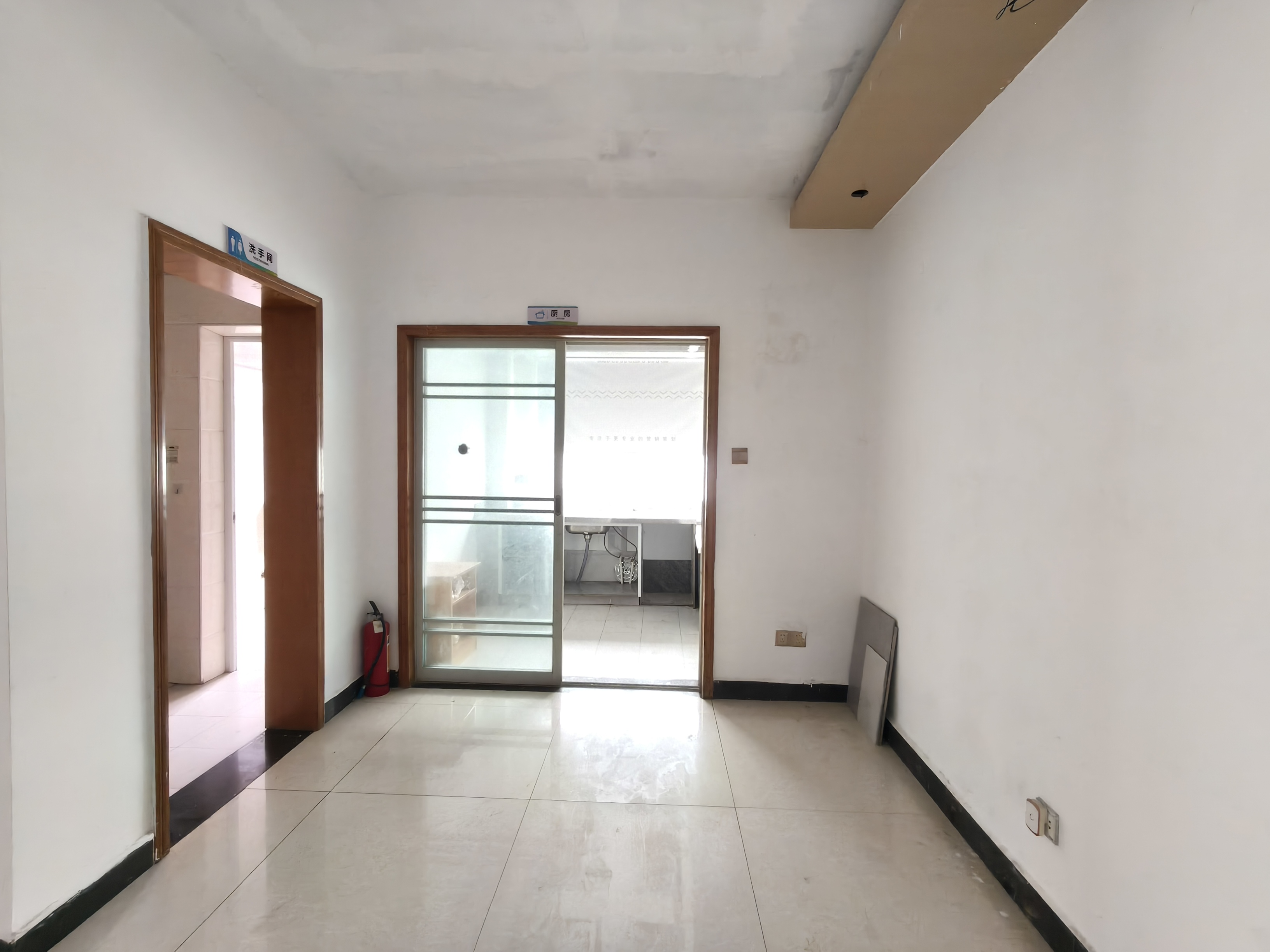 紫薇苑  4室2厅2卫    77.0万客厅