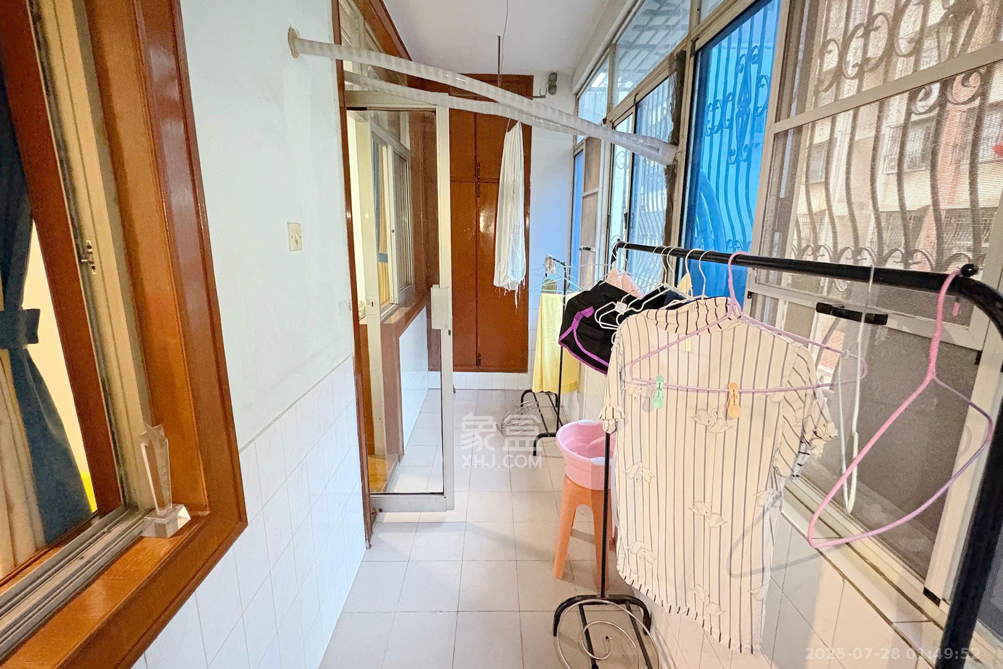 省建苑小区  3室2厅1卫    88.0万阳台