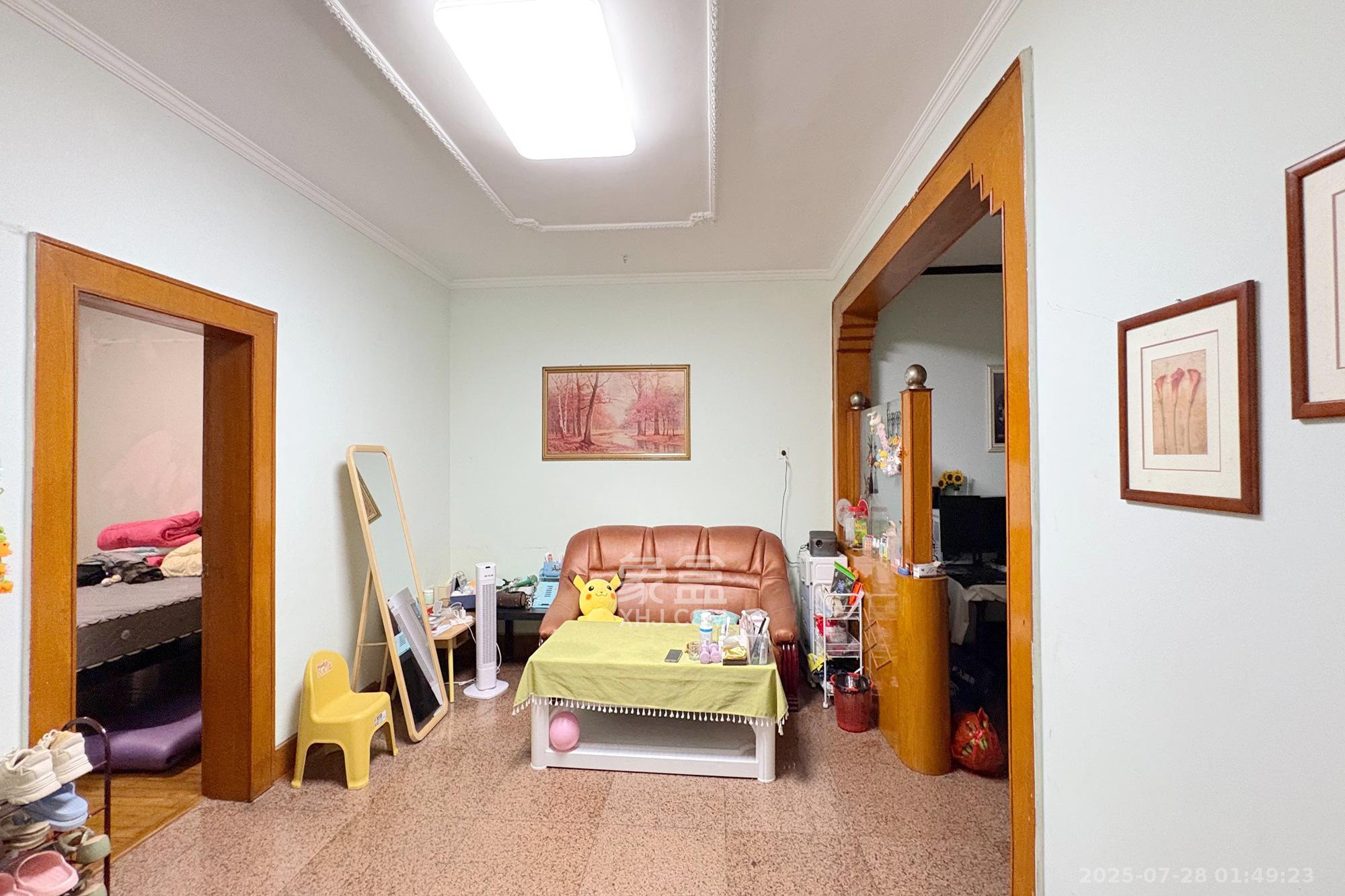 省建苑小区  3室2厅1卫    88.0万客厅