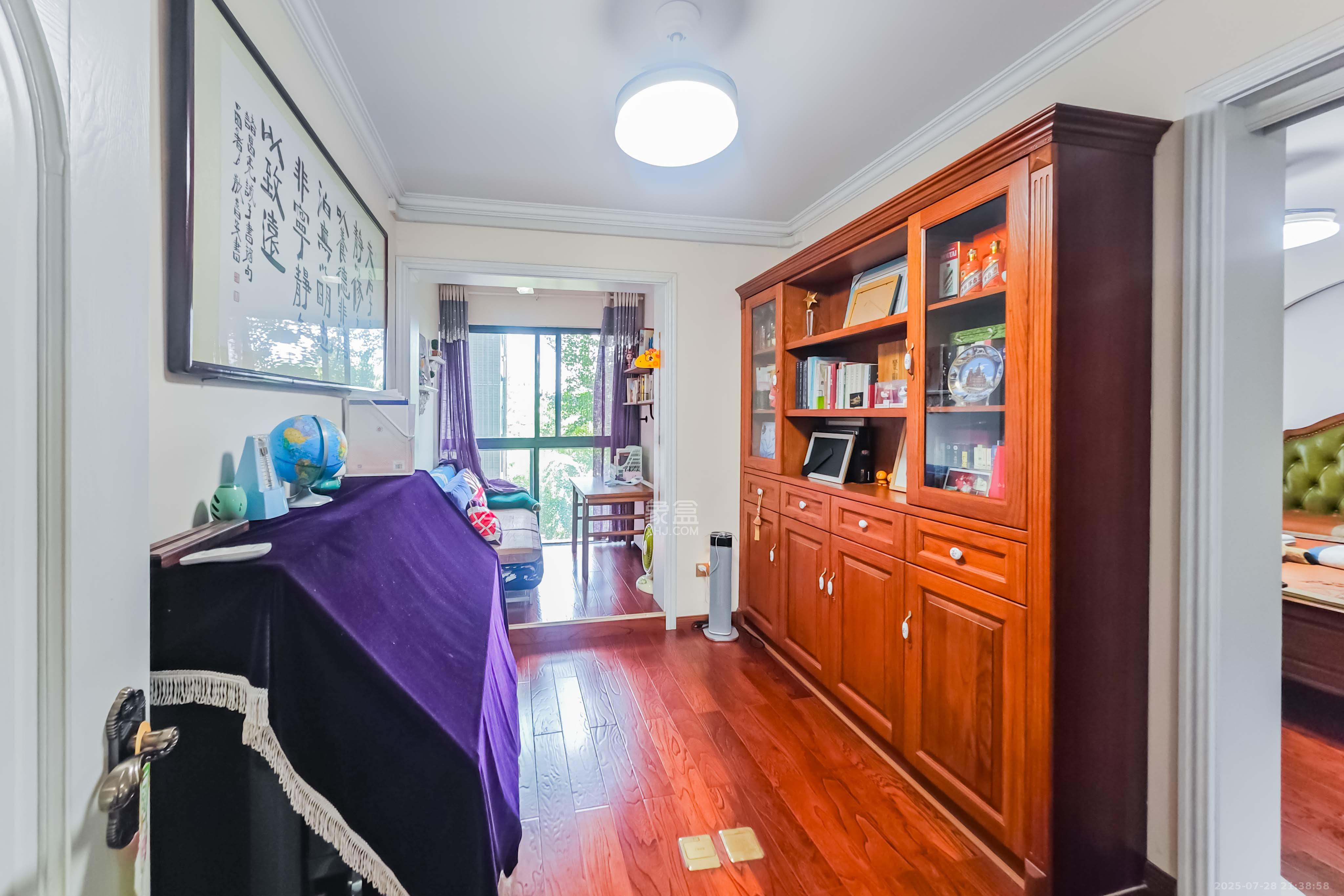 融科东南海 4室2厅2卫 139.0万 融科东南海 4室2厅2卫 139.0万卧室