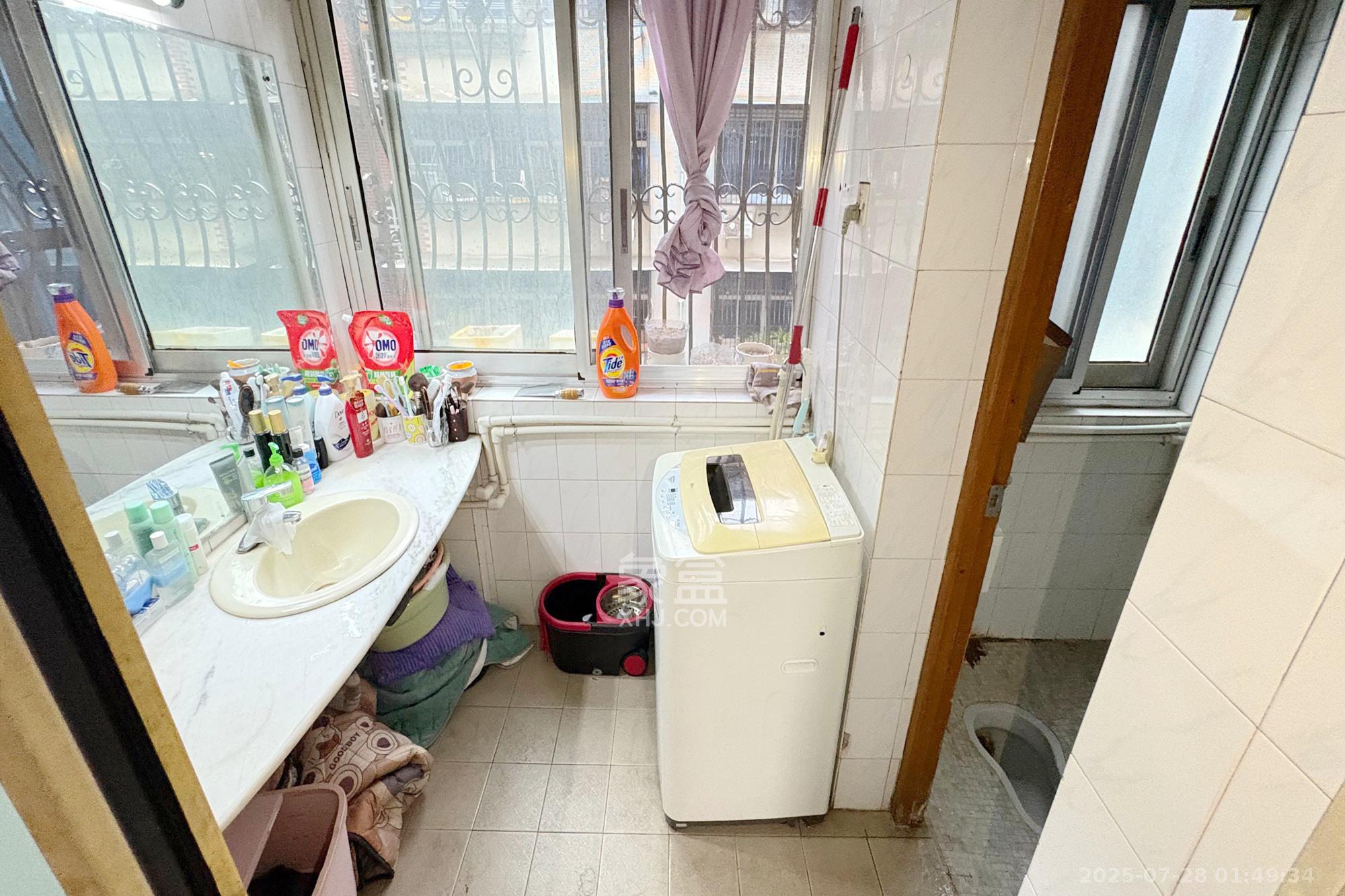 省建苑小区  3室2厅1卫    88.0万卫生间