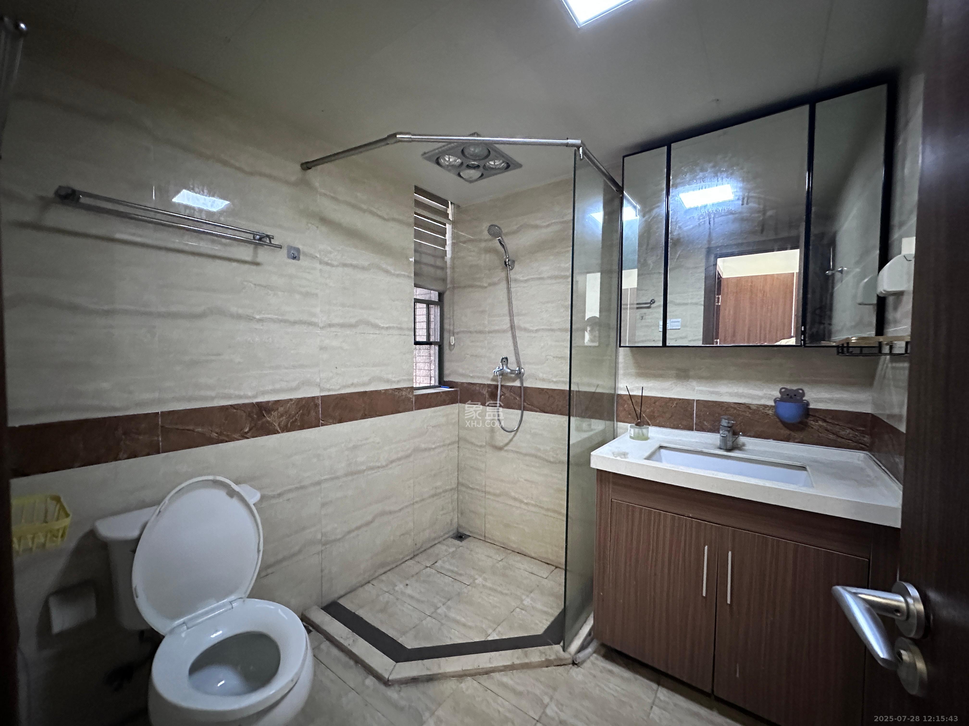 江山帝景哈佛  3室2厅1卫    2200.0元/月 江山帝景哈佛  3室2厅1卫    2200.0元/月室内图