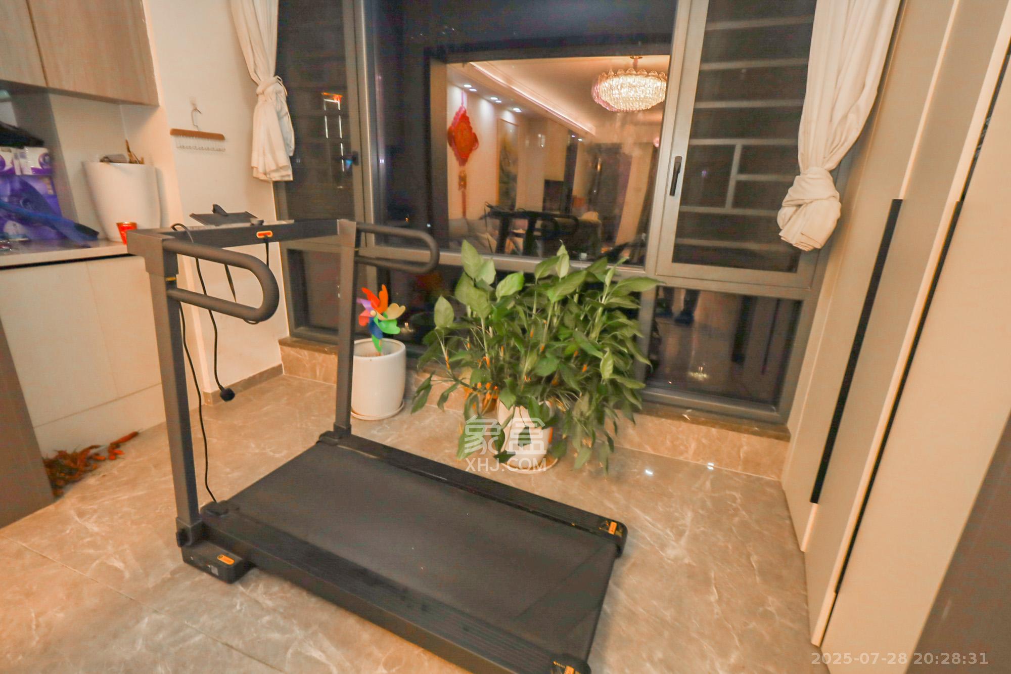 越秀悦湖台 4室2厅2卫 228.0万 越秀悦湖台 4室2厅2卫 228.0万阳台