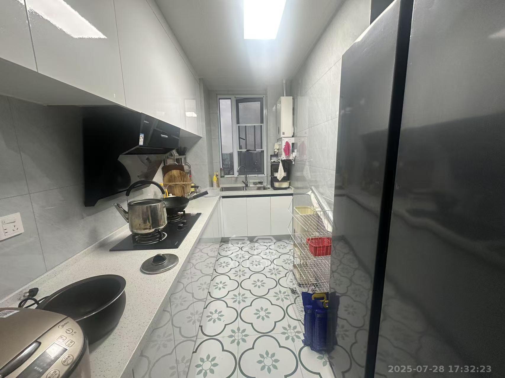 友兴家园  3室2厅2卫    3500.0元/月 友兴家园  3室2厅2卫    3500.0元/月室内图