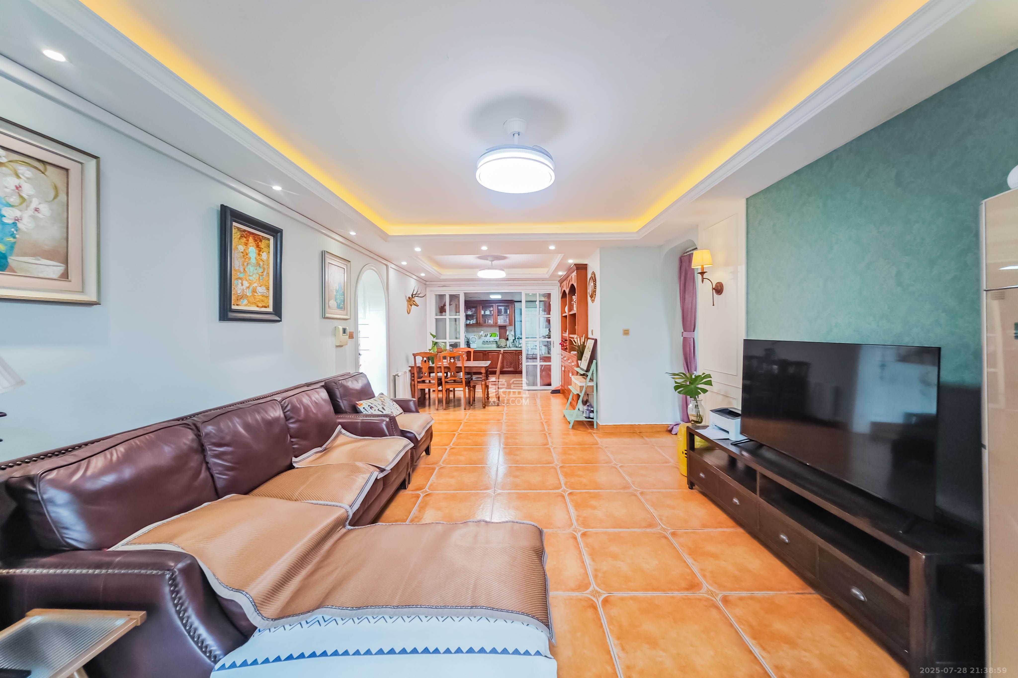 融科东南海 4室2厅2卫 139.0万 融科东南海 4室2厅2卫 139.0万客厅