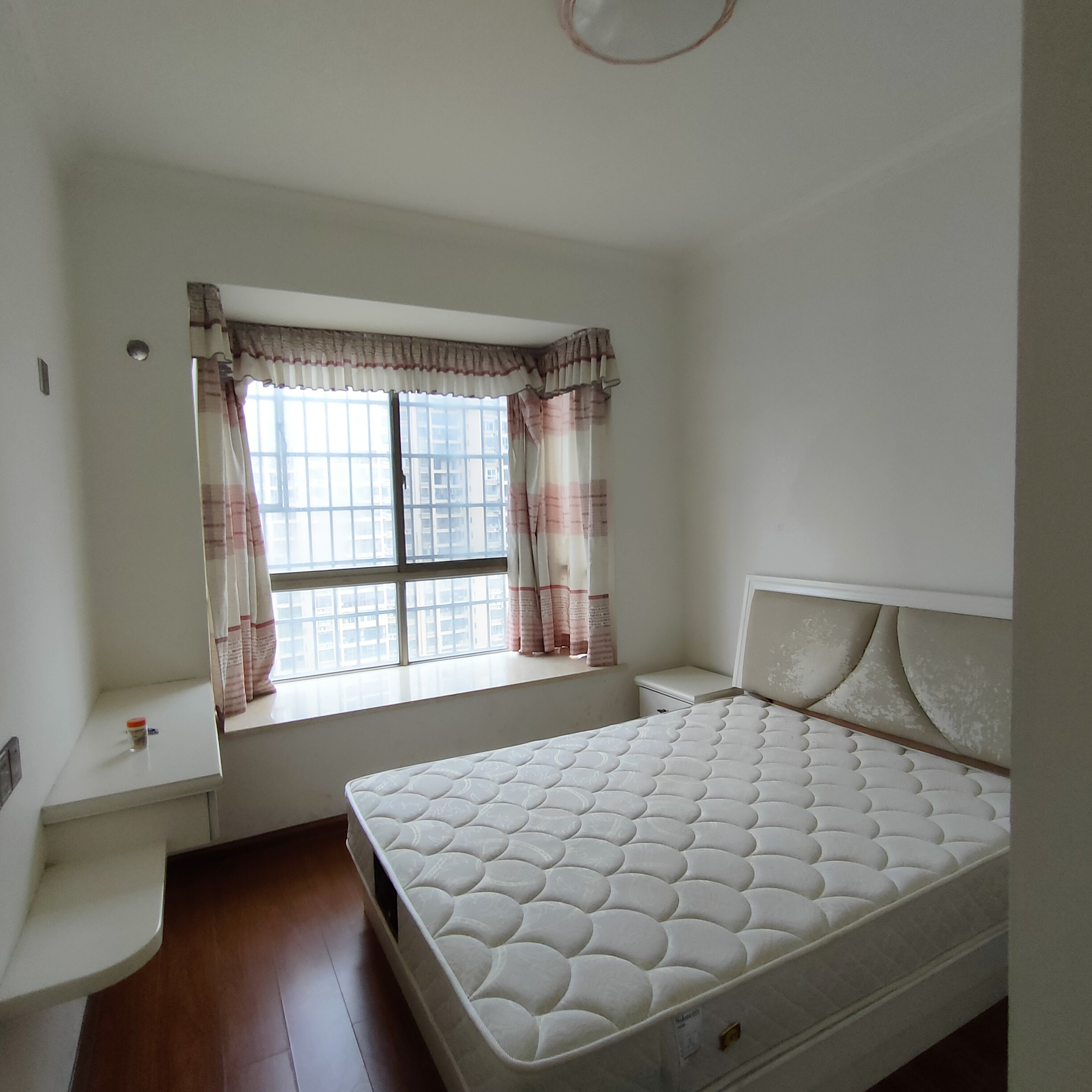 金和天下  4室2厅2卫    88.8万客厅