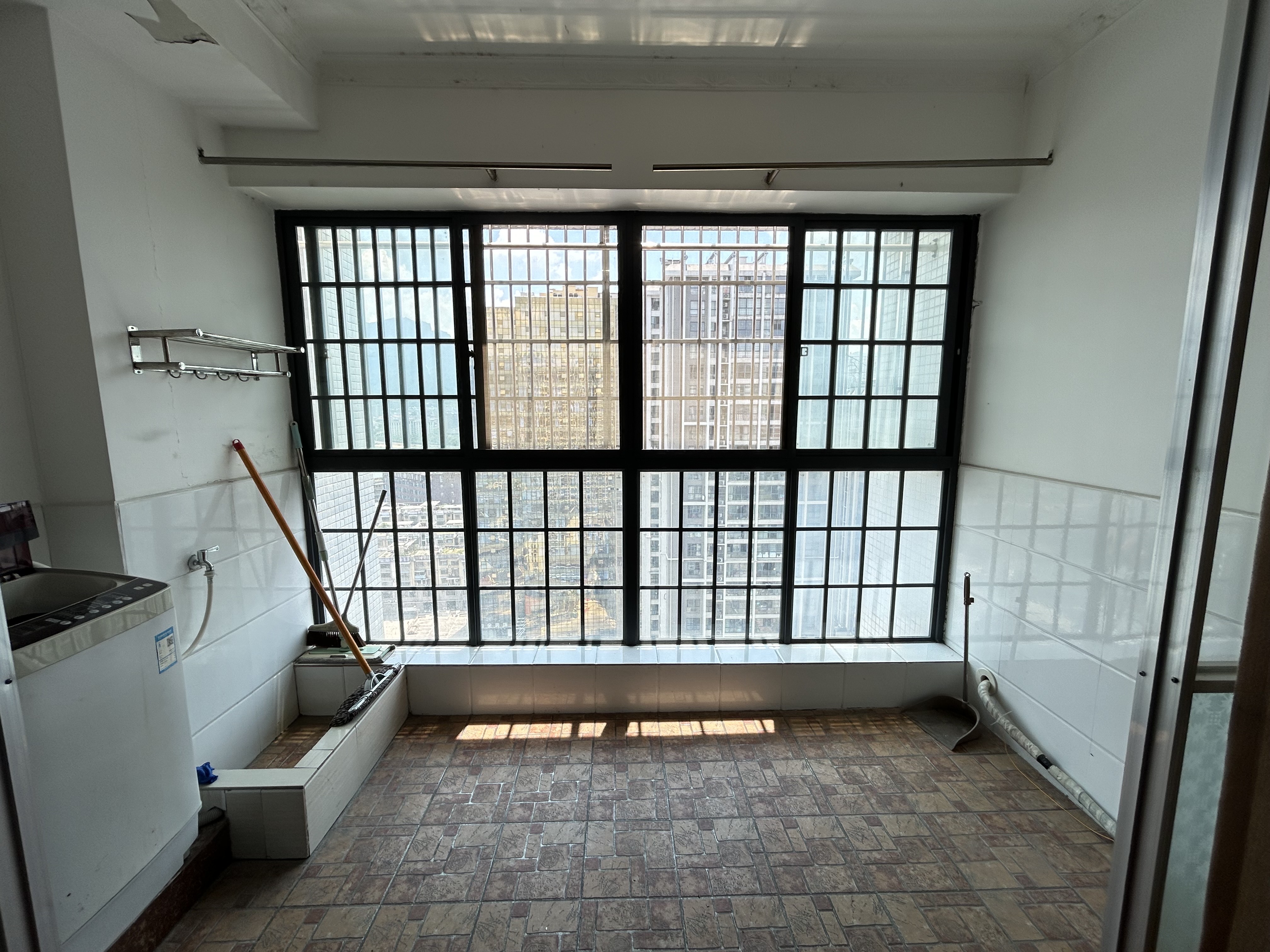 逸臣广场 1室0厅0卫 1666.0元/月 逸臣广场 1室0厅0卫 1666.0元/月室内图