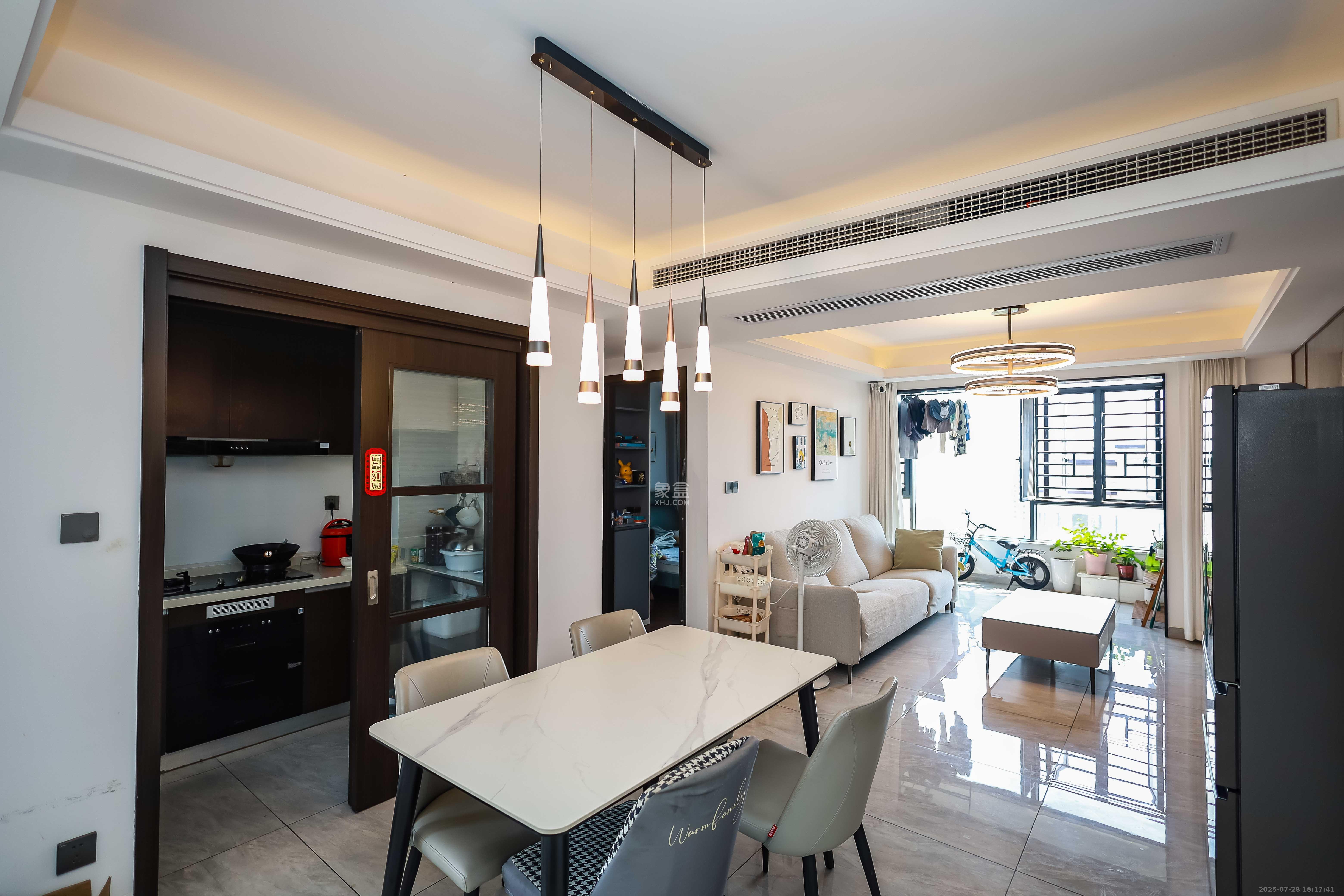 长沙美的麓府 4室2厅2卫 118.0万 长沙美的麓府 4室2厅2卫 118.0万客厅