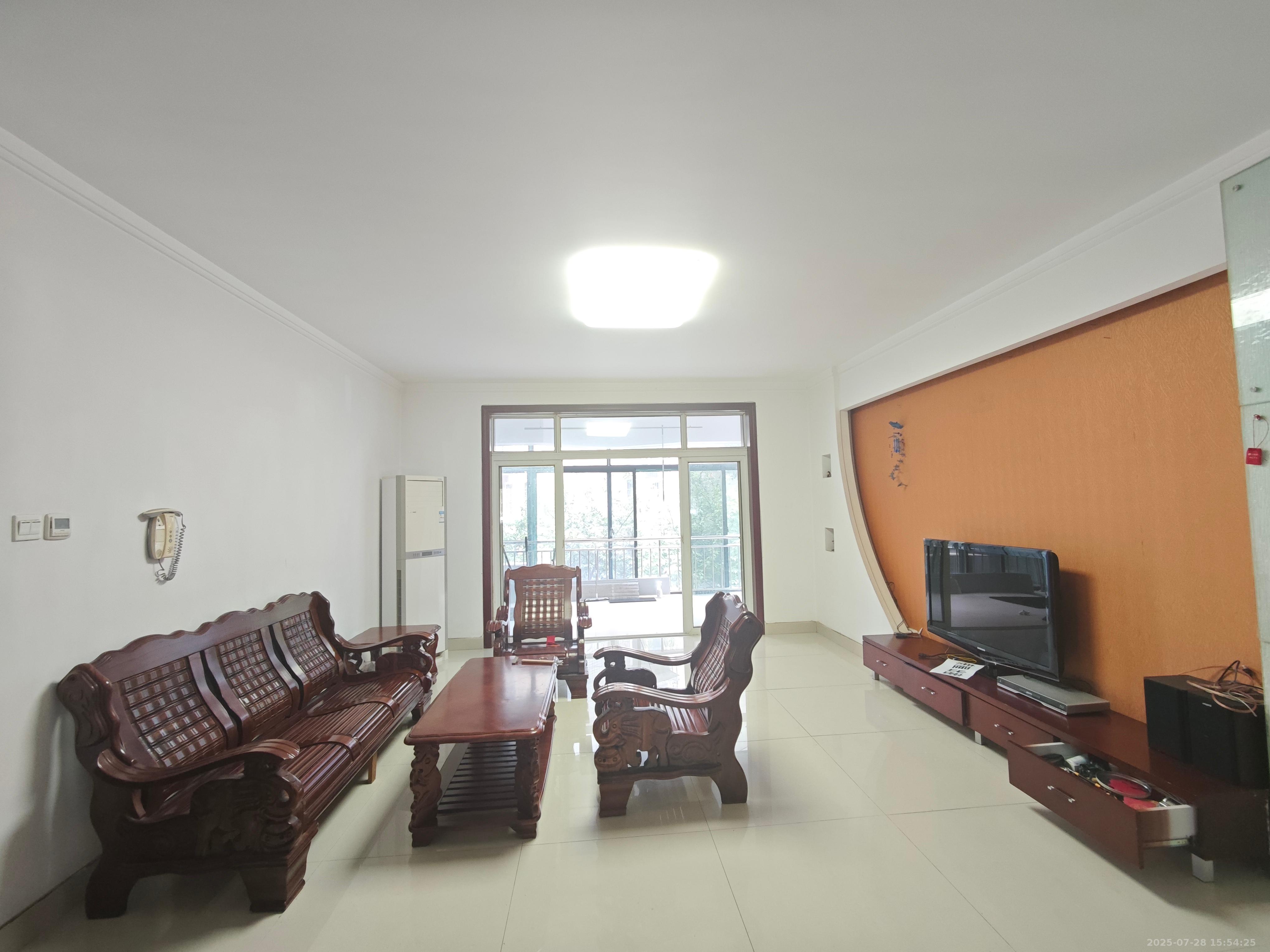 华银南苑 3室2厅2卫 1900.0元/月 华银南苑 3室2厅2卫 1900.0元/月室内图