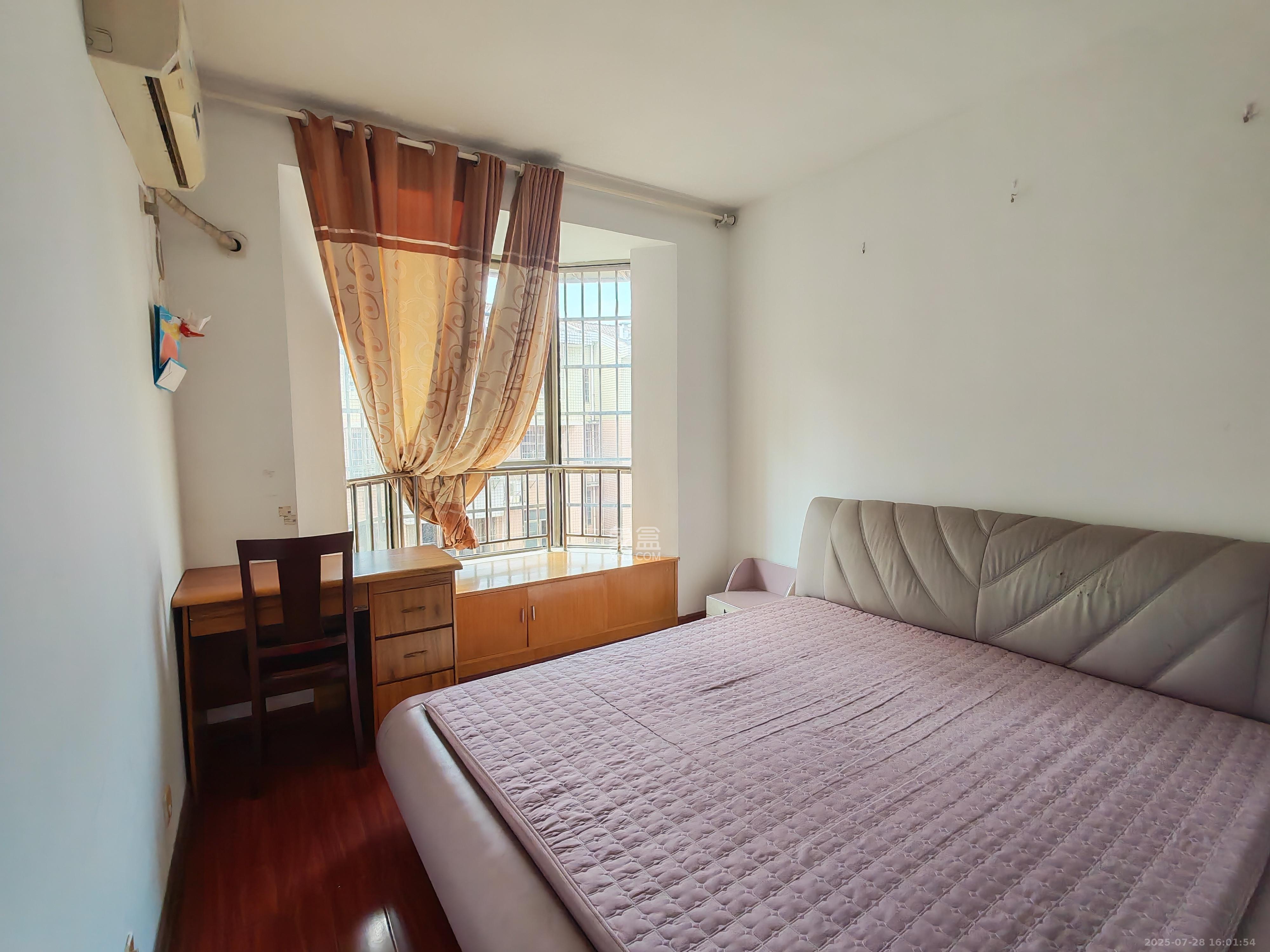 荷叶小区  3室2厅2卫    1000.0元/月室内图