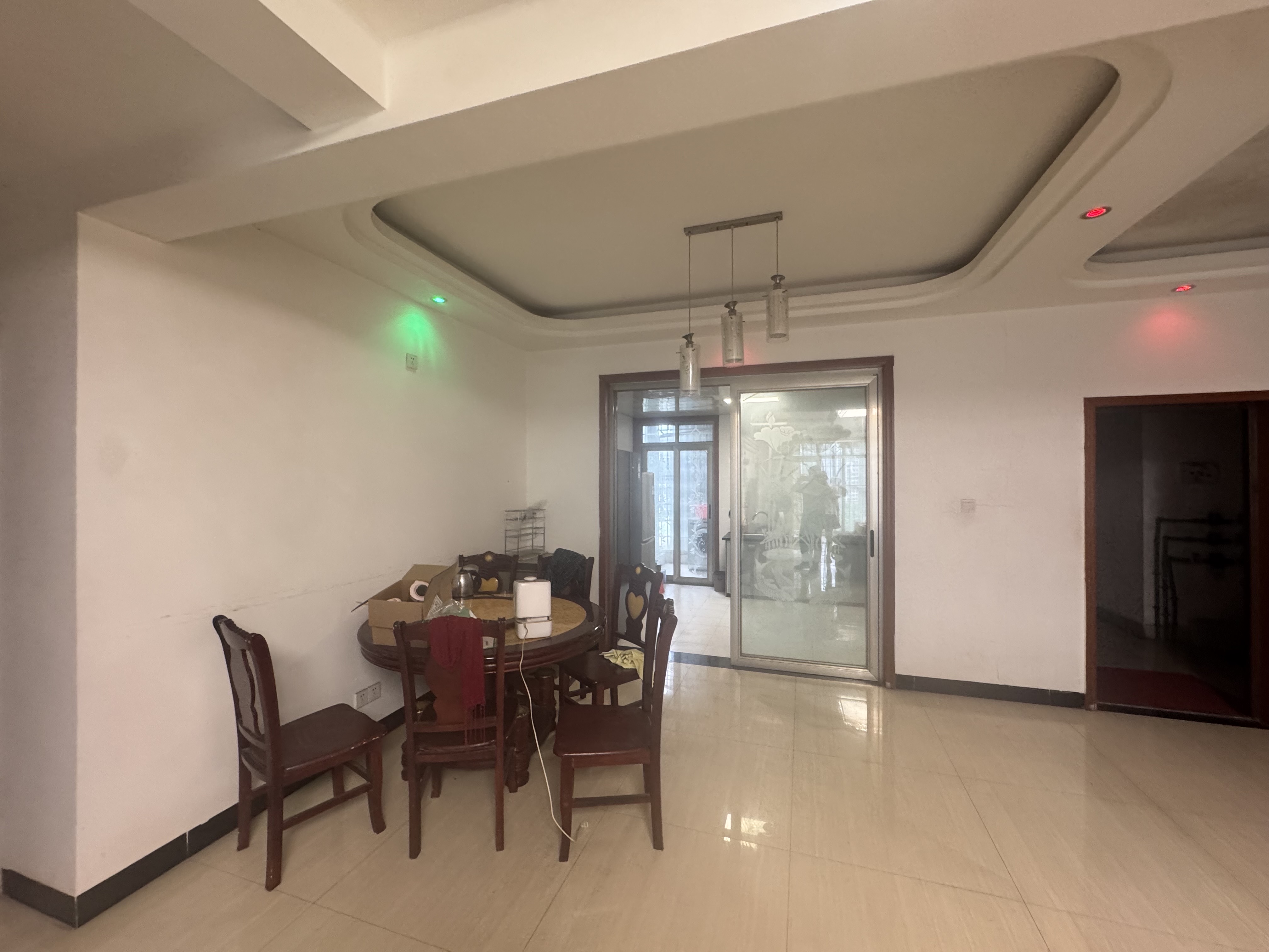 宏谊铭苑  3室2厅2卫    1800.0元/月室内图