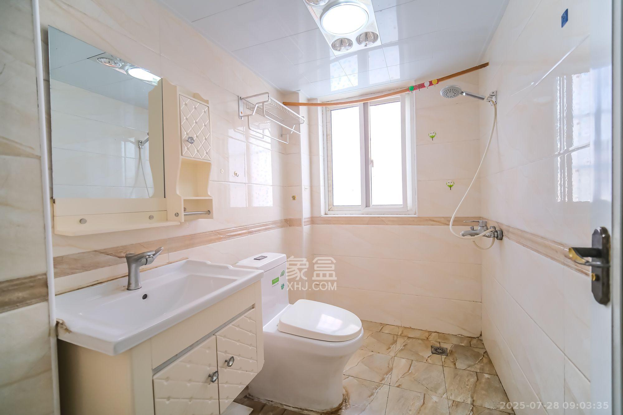 山水湾 4室2厅2卫 1880.0元/月 山水湾 4室2厅2卫 1880.0元/月室内图