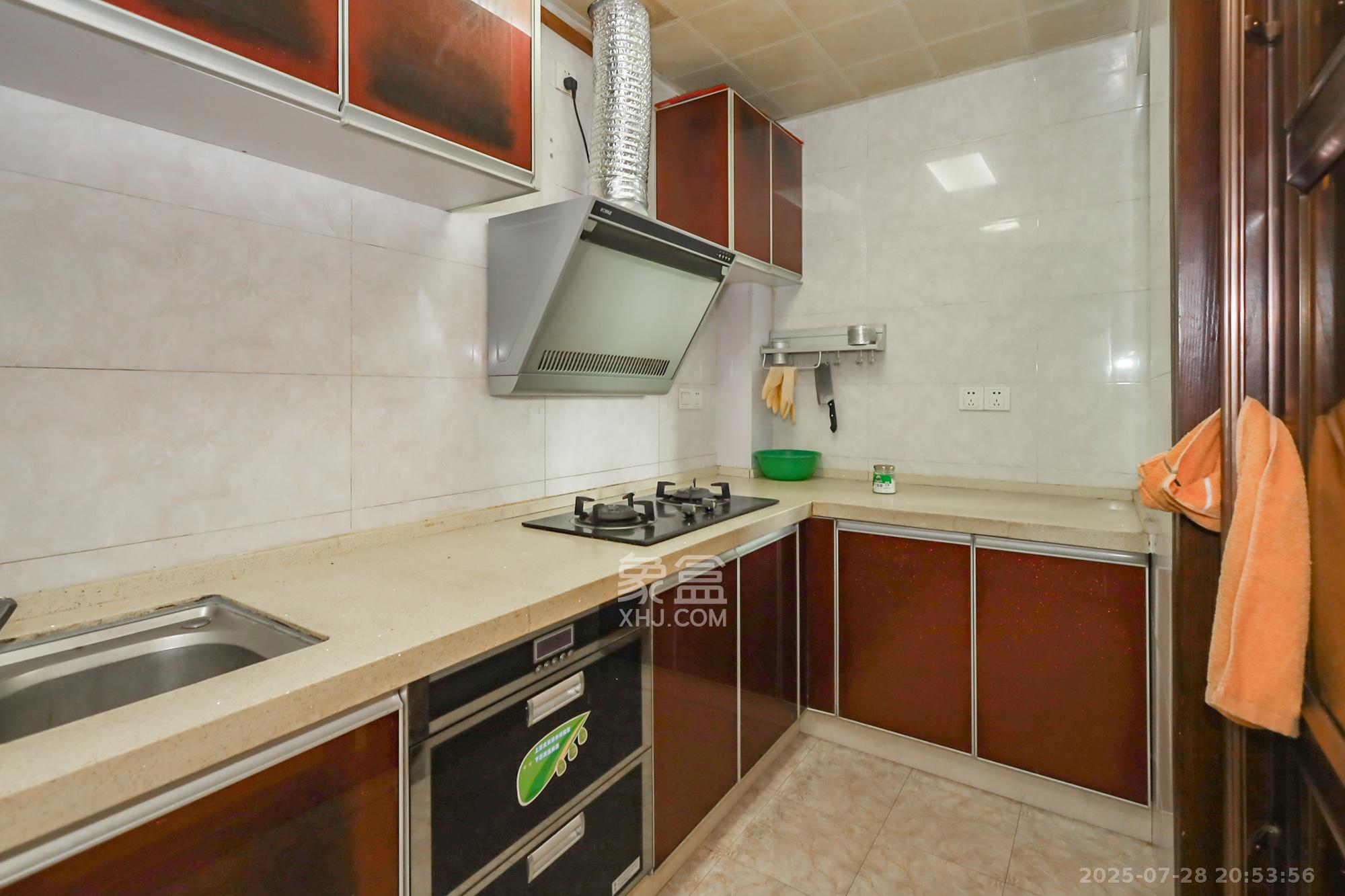 奥克斯广场 3室2厅2卫 130.0万 奥克斯广场 3室2厅2卫 130.0万厨房