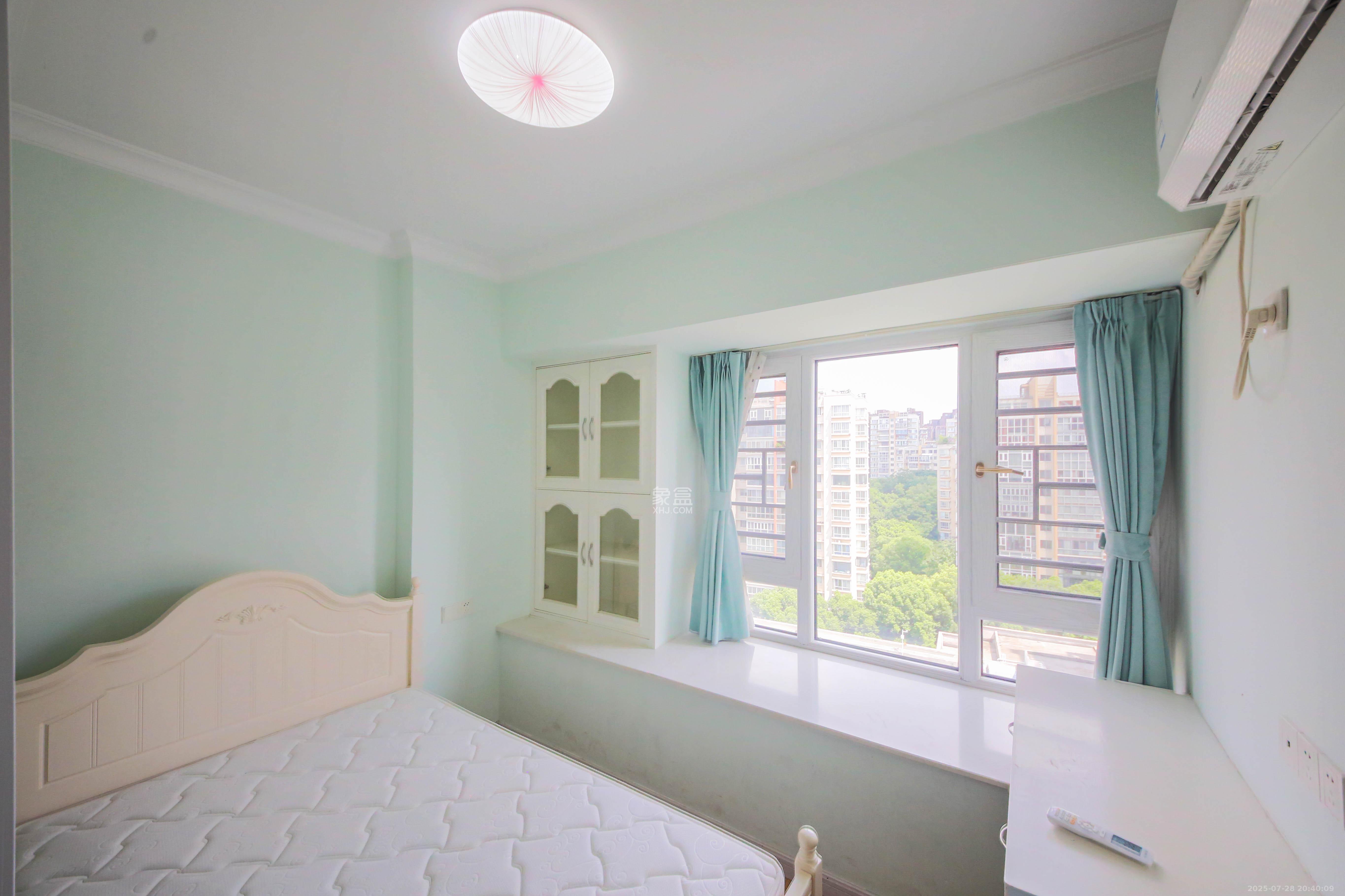 富瑞星座  3室2厅1卫    100.0万卧室