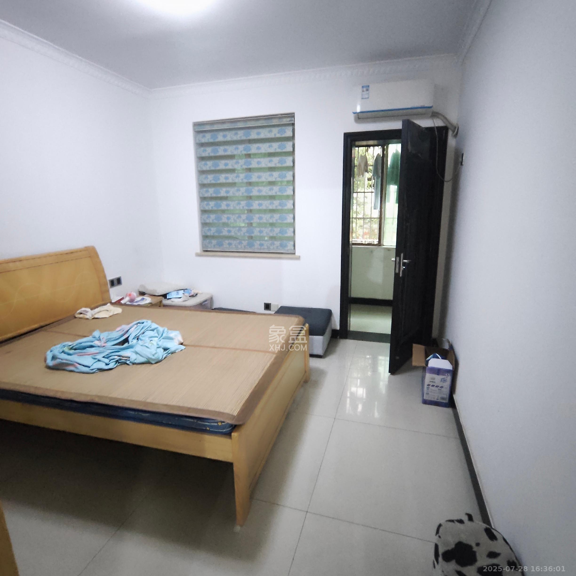 中南汽车世界  2室2厅1卫    1400.0元/月室内图