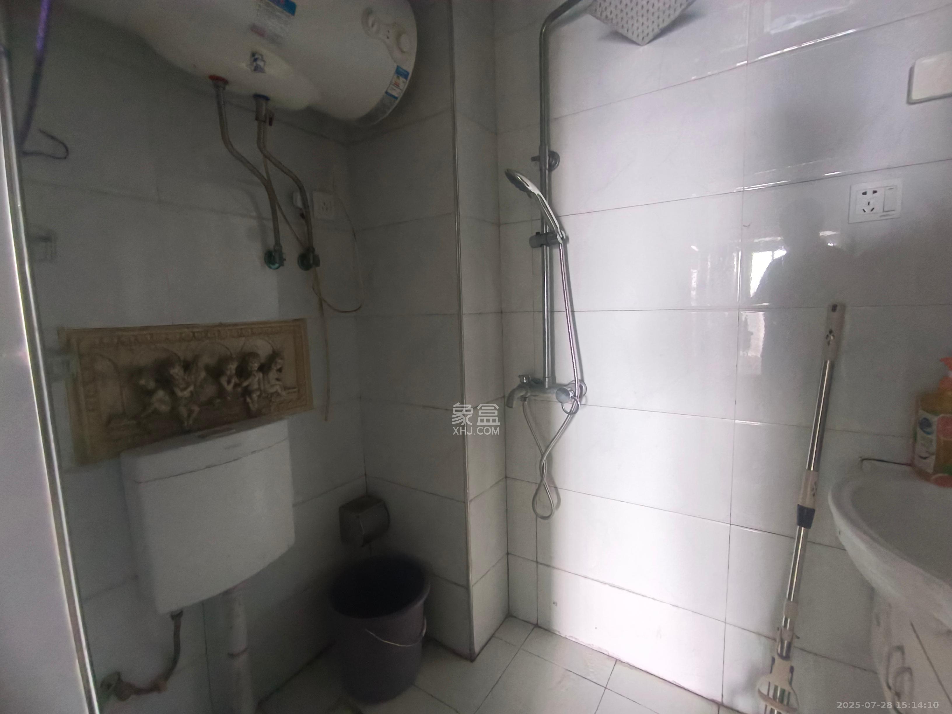达美D6区  1室1厅1卫    1300.0元/月室内图