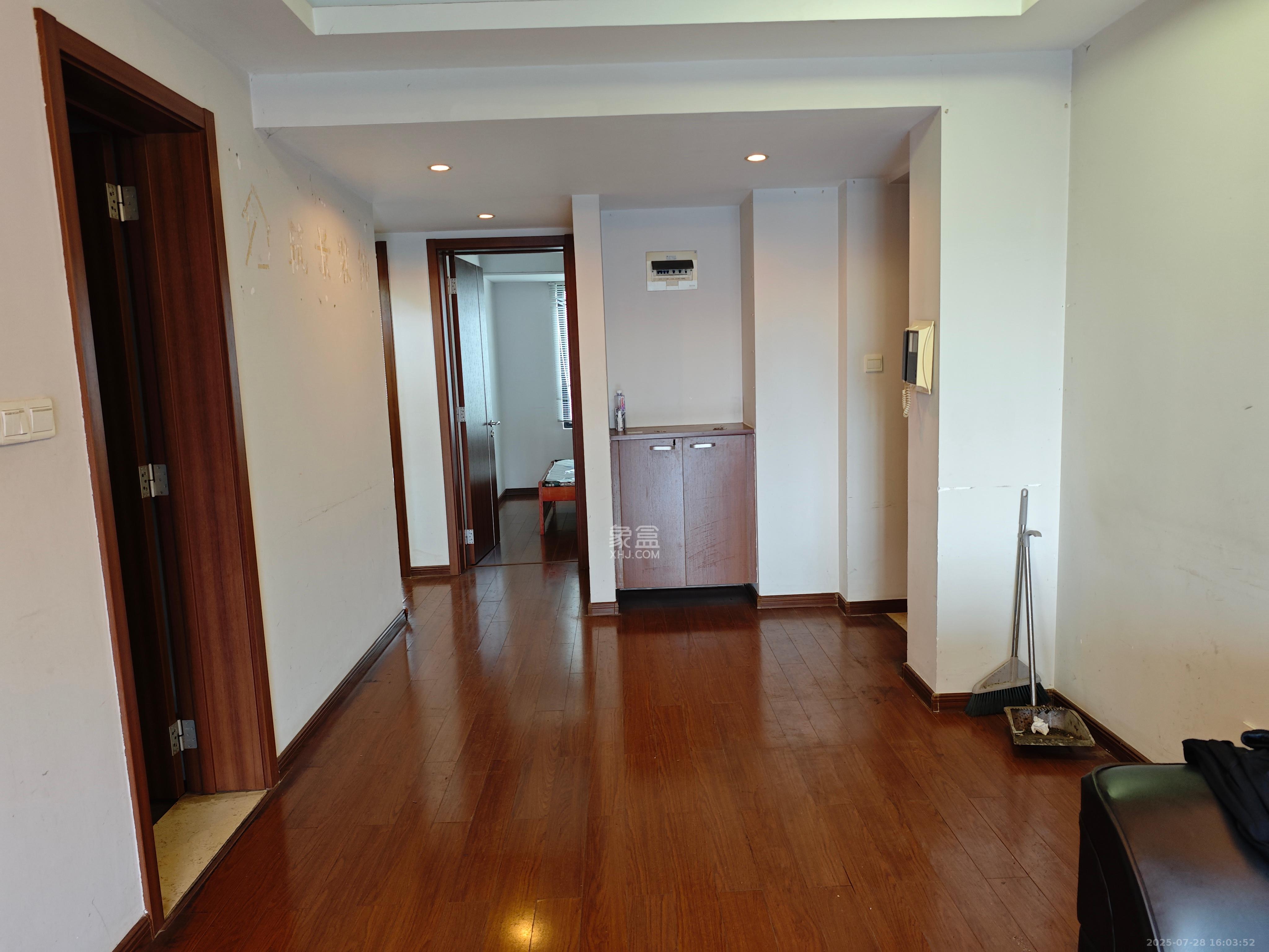 万科金域华府二期  3室2厅1卫    2400.0元/月 万科金域华府二期  3室2厅1卫    2400.0元/月室内图